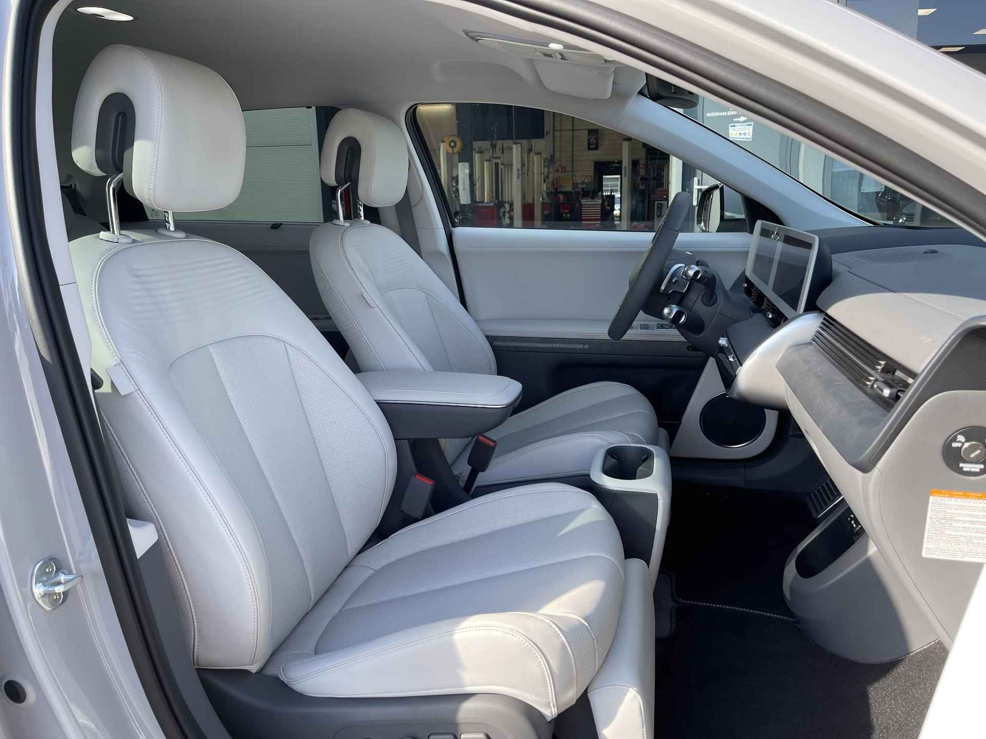 Hyundai IONIQ 5 Lounge AWD 77 kWh | Lounge Stoelen | Head-Up Display | BOSE Audio | Vol-Leder | 360° Camera | Stuur- + Stoelverwarming | 20'' Velgen | Rijklaarprijs! - 11/31