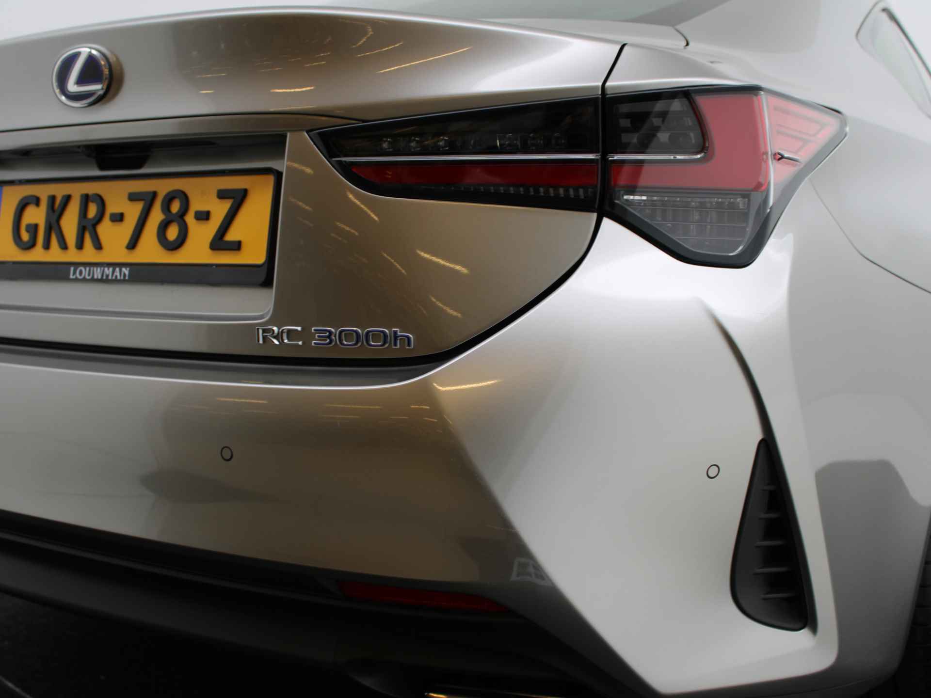 Lexus RC 300h F Sport Line Limited | Mark Levinson Audio | Navigatie | Stoelgeheugen | Stuur-/Stoelverwarming | Stoelverkoeling | Dodehoek Detectie | Ruitenwisser ontdooier | - 40/50