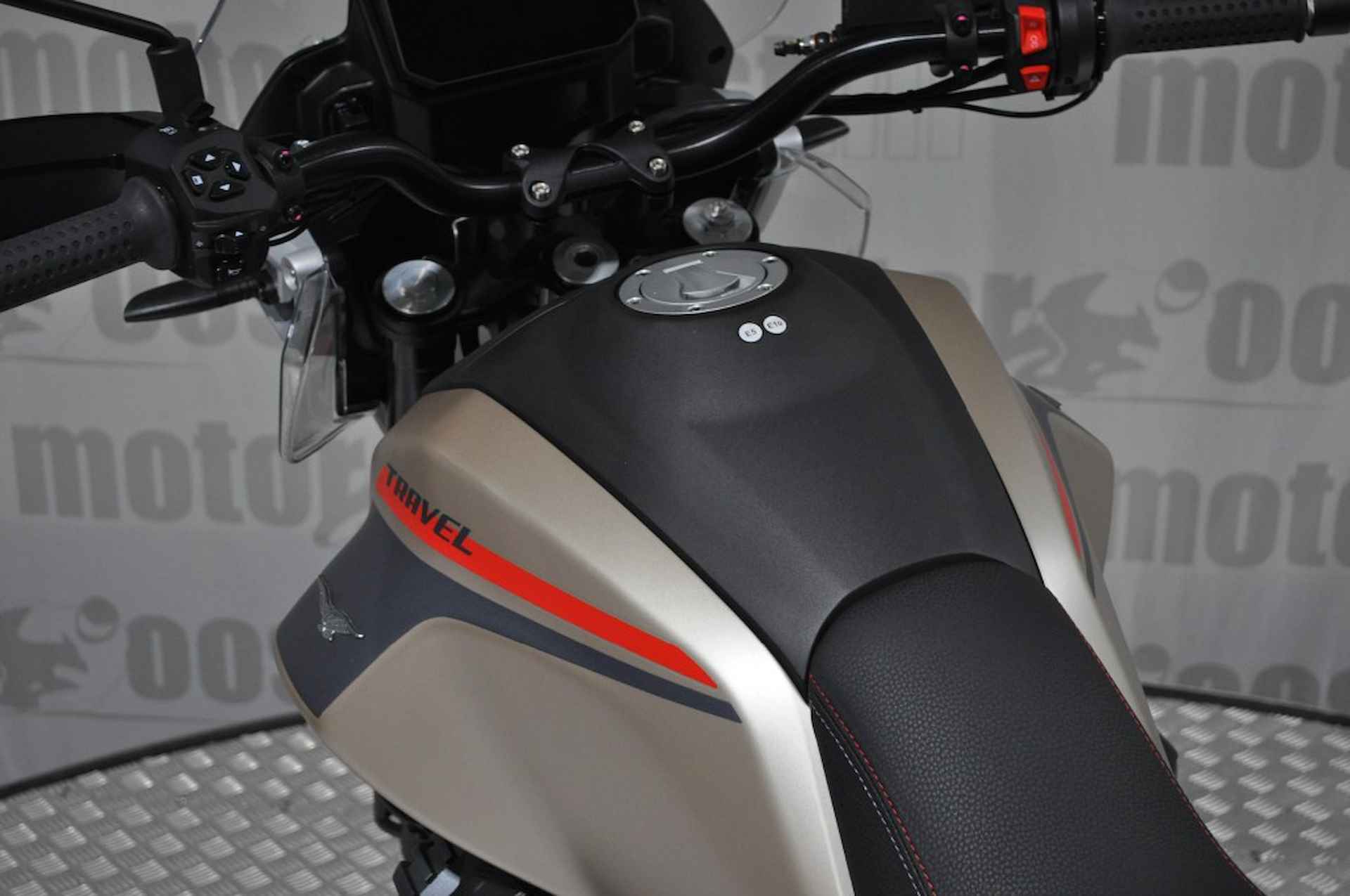 MOTO GUZZI V 85 Tt TRAVEL - 18/24