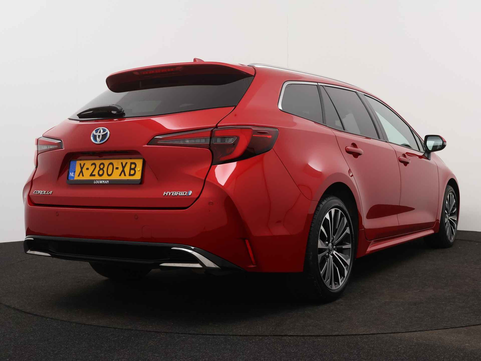 Toyota Corolla Touring Sports 1.8 Hybrid First Edition | Navigatie | Camera | Parkeersensoren | Climate Control | Cruise Control Adaptief | Stoelverwarming | Draadloze telefoonlader | - 3/46