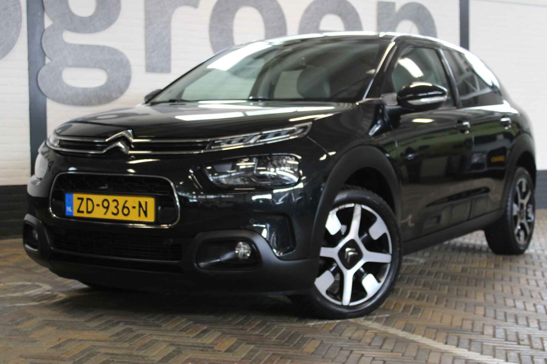 Citroën C4 Cactus 1.2 PureTech Shine | Incl. 12 maanden garantie | 1ste eigenaar! | Cruise control | Panorama dak | Climate control | Stoelverwarming | Navigatie | Apple carplay/Android auto | 100% onderhouden | - 5/47