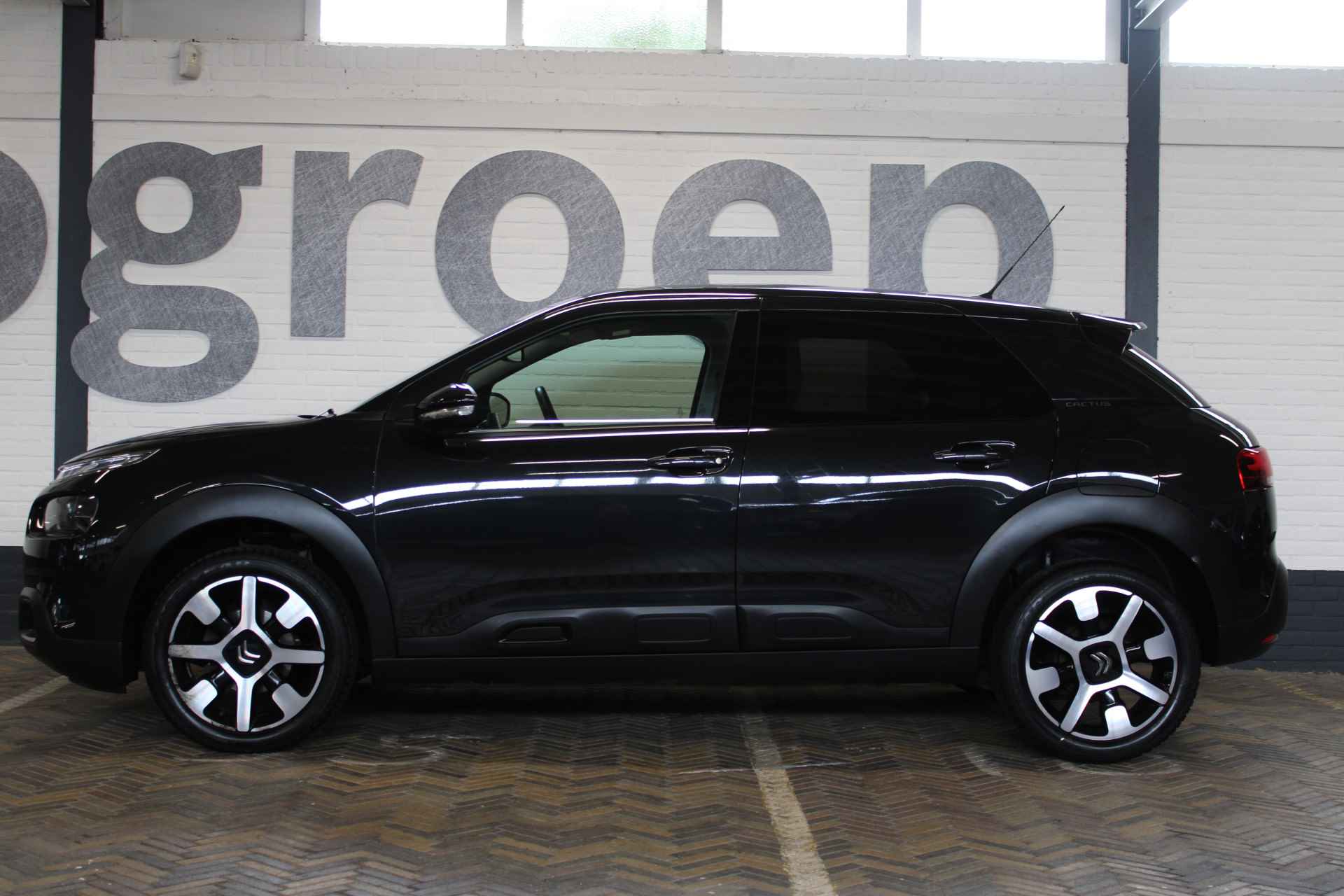 Citroën C4 Cactus 1.2 PureTech Shine | Incl. 12 maanden garantie | 1ste eigenaar! | Cruise control | Panorama dak | Climate control | Stoelverwarming | Navigatie | Apple carplay/Android auto | 100% onderhouden | - 6/47