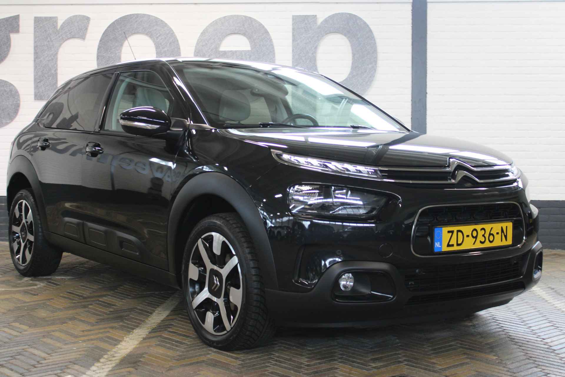 Citroën C4 Cactus 1.2 PureTech Shine | Incl. 12 maanden garantie | 1ste eigenaar! | Cruise control | Panorama dak | Climate control | Stoelverwarming | Navigatie | Apple carplay/Android auto | 100% onderhouden | - 14/47