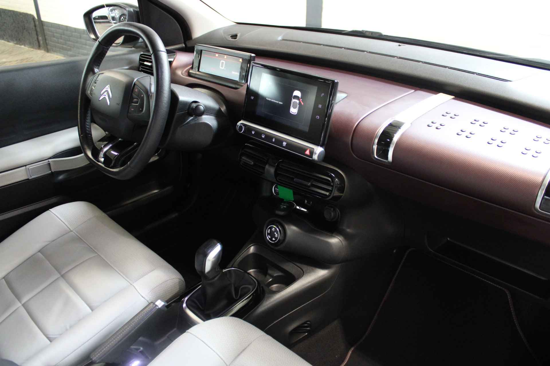 Citroën C4 Cactus 1.2 PureTech Shine | Incl. 12 maanden garantie | 1ste eigenaar! | Cruise control | Panorama dak | Climate control | Stoelverwarming | Navigatie | Apple carplay/Android auto | 100% onderhouden | - 30/47