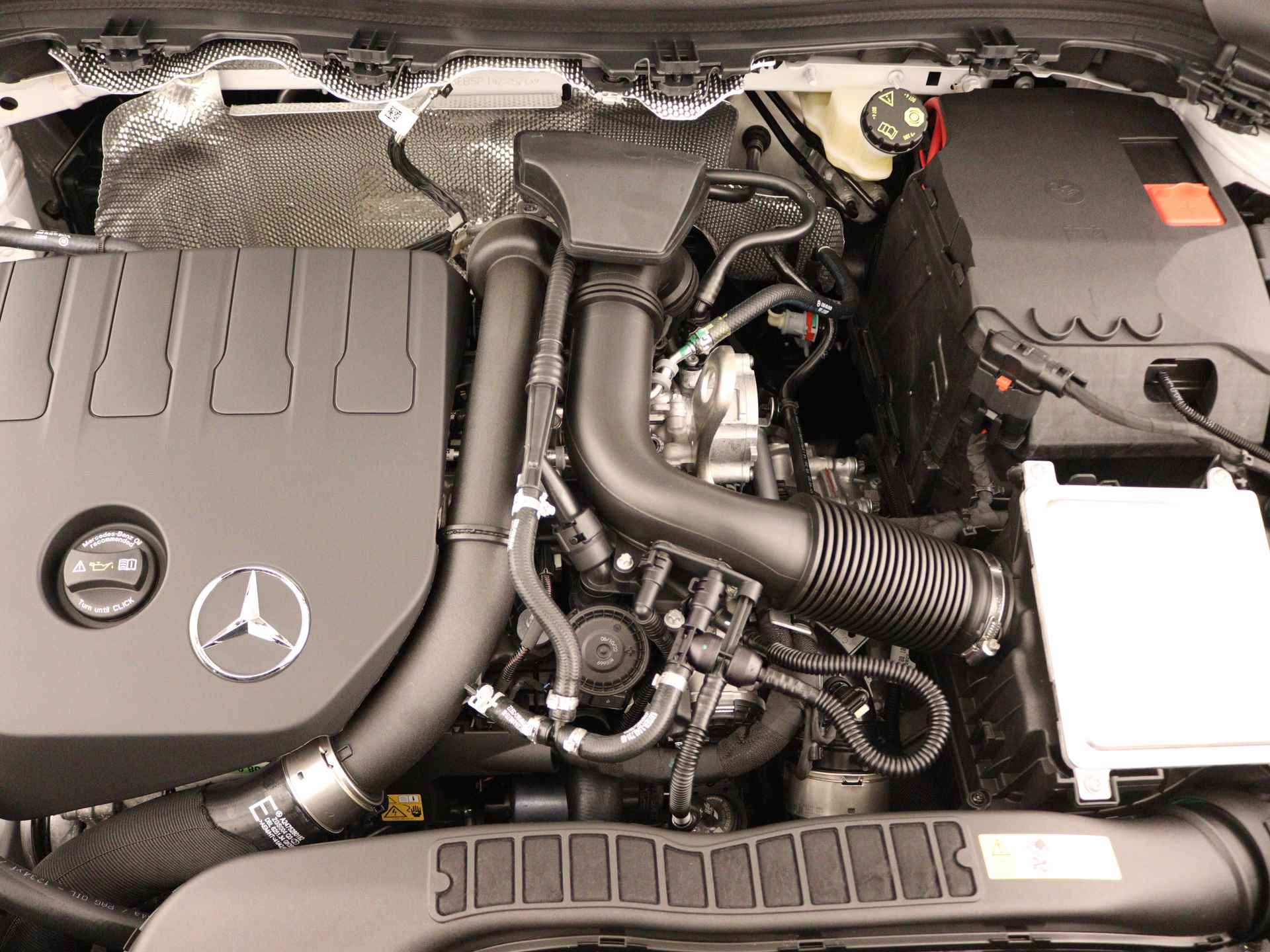 Mercedes-Benz B-Klasse 180 AMG Line | Premium Plus pakket | Nightpakket | Smartphone integratiepakket | Inclusief 24 maanden Mercedes-Benz Certified garantie voor Europa. - 34/37