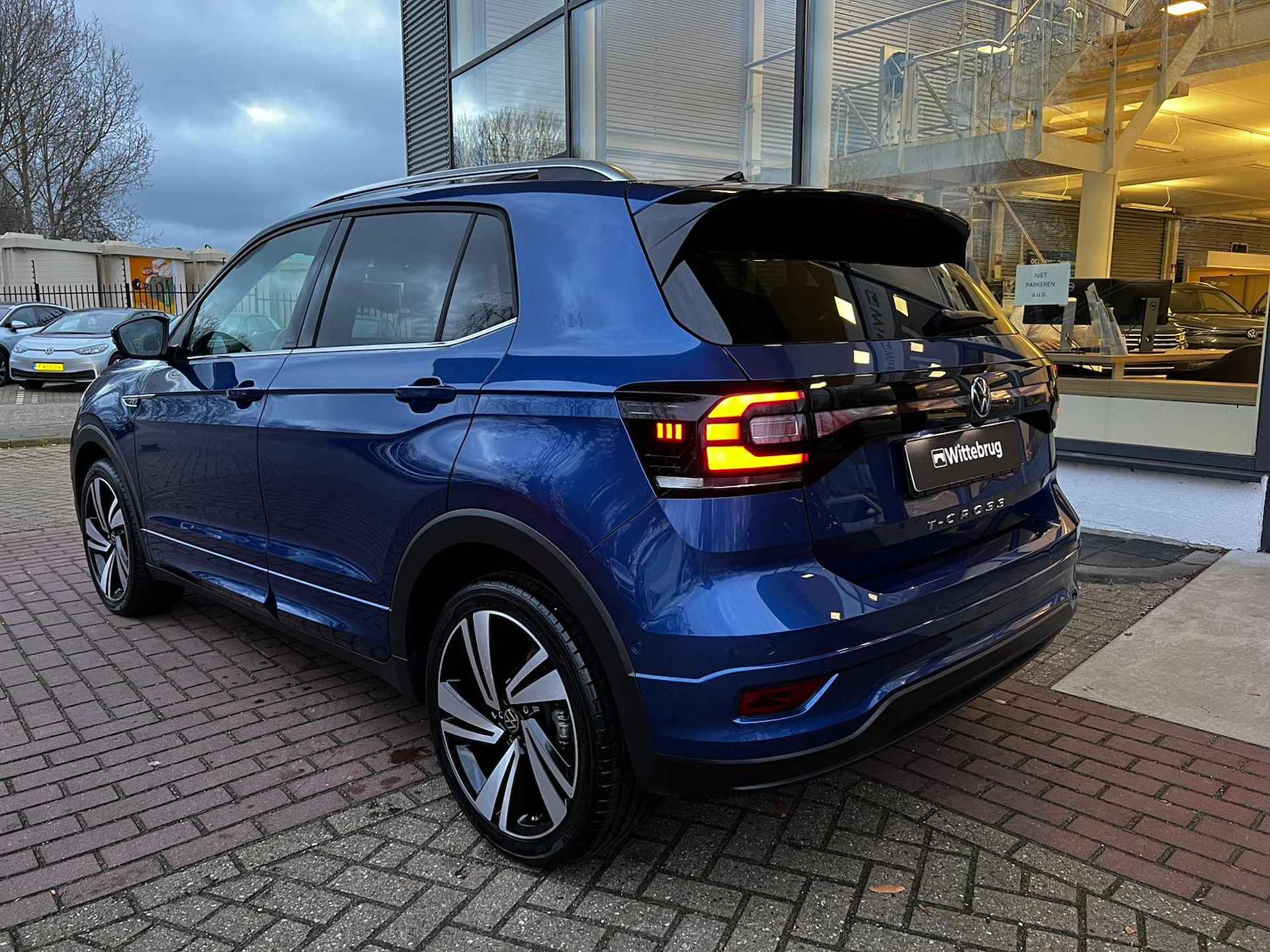 Volkswagen T-Cross 1.0 TSI R-Line / Achteruitrijcamera / Virtual Cockpit / DSG / 18 Inch / Side Assist / Adaptive Cruise Control / 12 Maanden Garantie! - 9/27