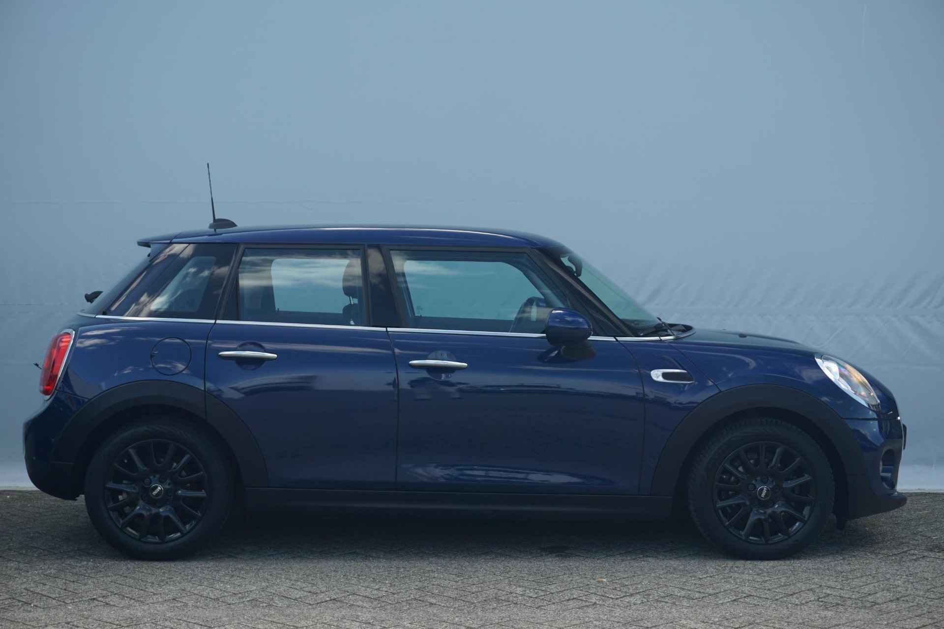 MINI 5-deurs Cooper | Business Editon | Navigatie + Cruise Control - 3/22