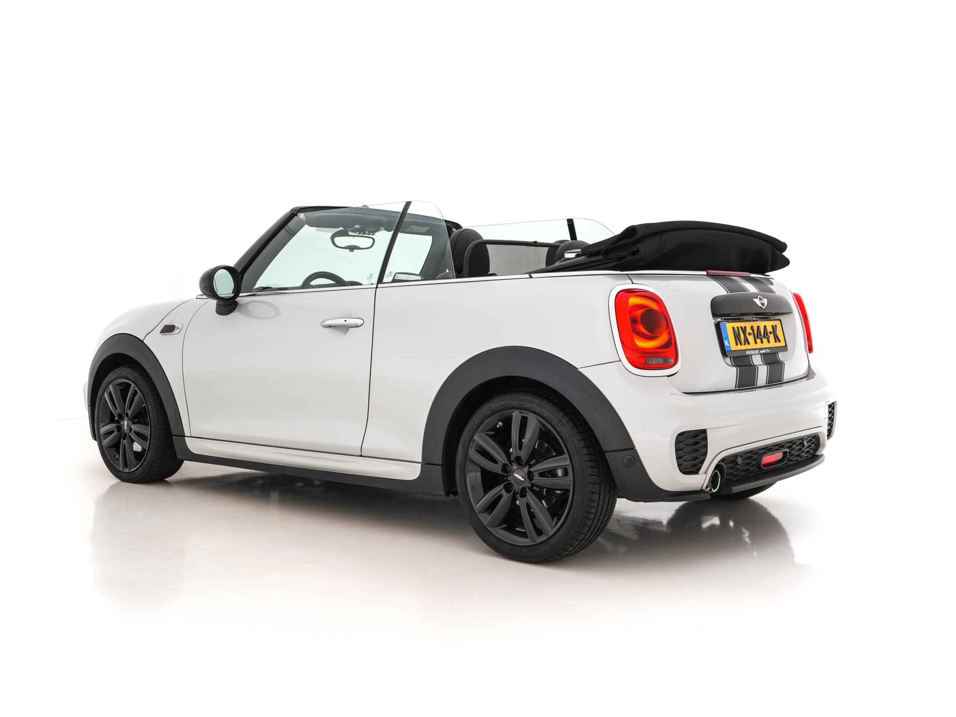 MINI Cabrio 1.5 Cooper Chili Serious Business JCW-Sport-Pack *LEATHER-MICROFIBRE | HARMAN/KARDON-AUDIO | FULL-LED | SPORT-SEATS | AMBIENT-LIGHT | HEATED-SEATS | ECC | PDC | CRUISE | NAVI-FULLMAP | AIRSCARF | 17''ALU * - 5/36