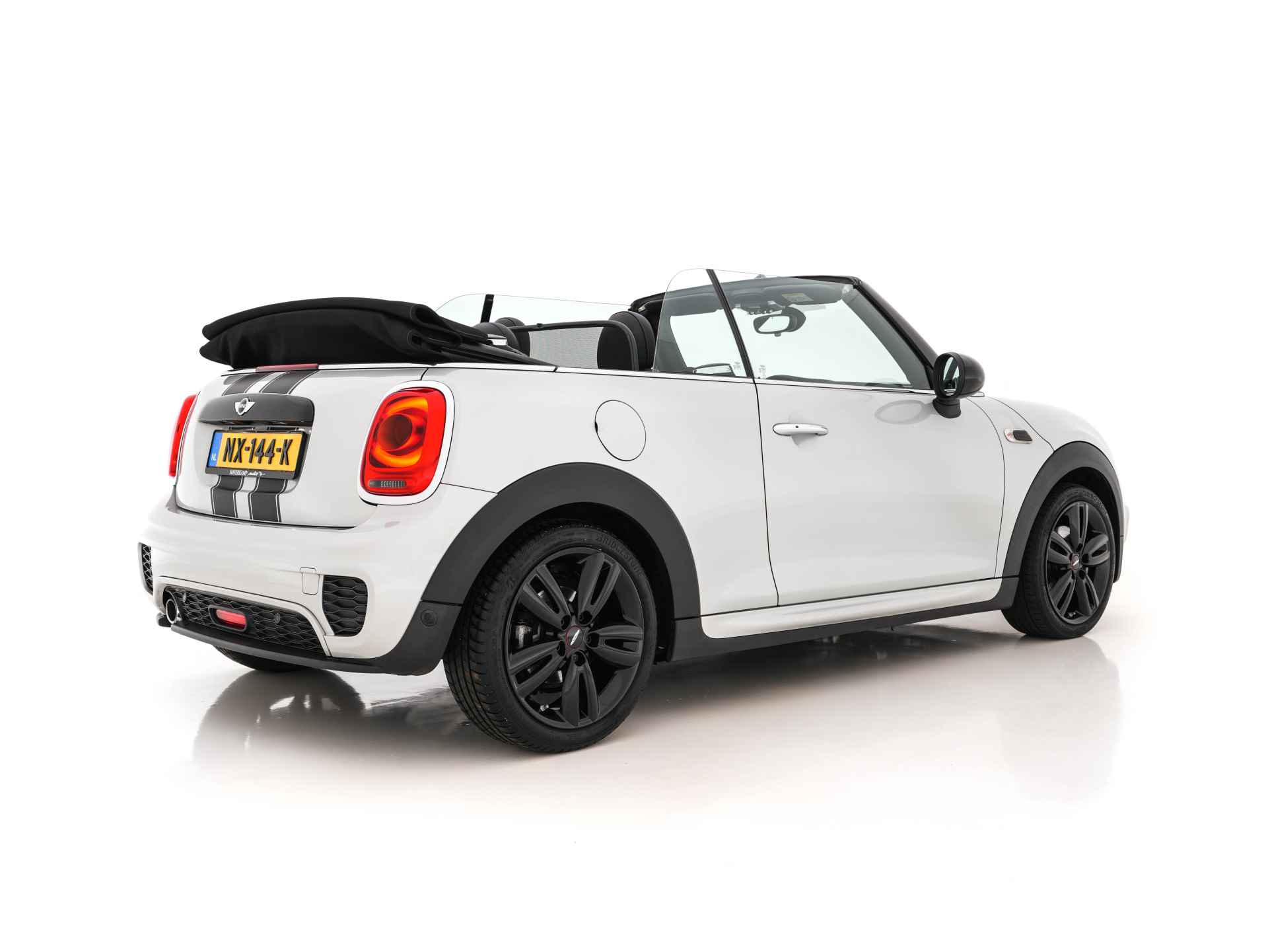 MINI Cabrio 1.5 Cooper Chili Serious Business JCW-Sport-Pack *LEATHER-MICROFIBRE | HARMAN/KARDON-AUDIO | FULL-LED | SPORT-SEATS | AMBIENT-LIGHT | HEATED-SEATS | ECC | PDC | CRUISE | NAVI-FULLMAP | AIRSCARF | 17''ALU * - 7/36