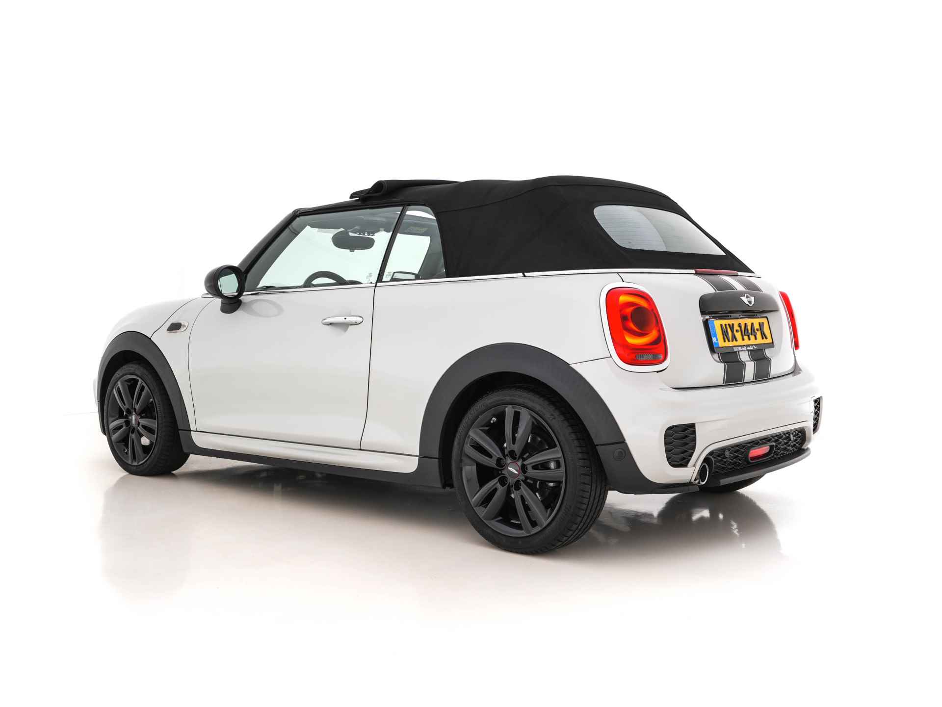 MINI Cabrio 1.5 Cooper Chili Serious Business JCW-Sport-Pack *LEATHER-MICROFIBRE | HARMAN/KARDON-AUDIO | FULL-LED | SPORT-SEATS | AMBIENT-LIGHT | HEATED-SEATS | ECC | PDC | CRUISE | NAVI-FULLMAP | AIRSCARF | 17''ALU * - 32/36