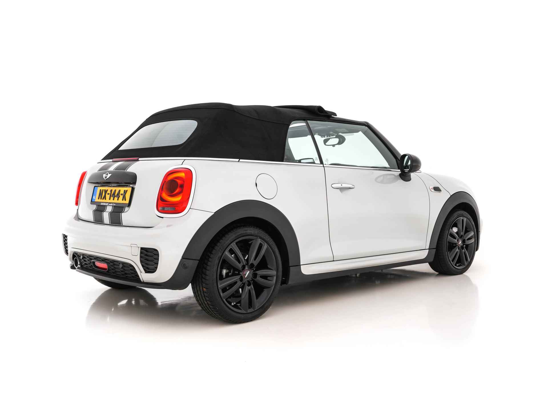 MINI Cabrio 1.5 Cooper Chili Serious Business JCW-Sport-Pack *LEATHER-MICROFIBRE | HARMAN/KARDON-AUDIO | FULL-LED | SPORT-SEATS | AMBIENT-LIGHT | HEATED-SEATS | ECC | PDC | CRUISE | NAVI-FULLMAP | AIRSCARF | 17''ALU * - 34/36