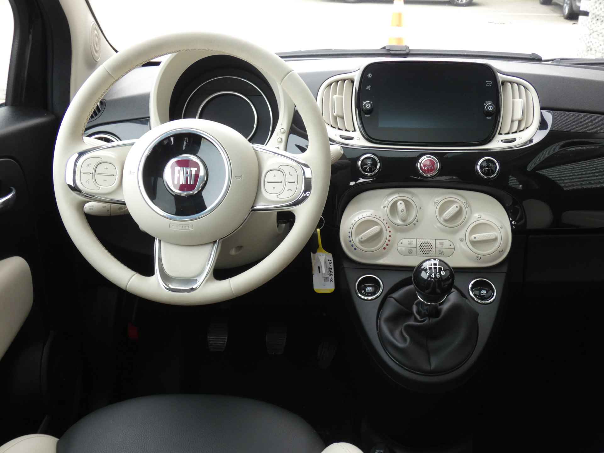 Fiat 500 1.0 70PK Hybrid Dolcevita ! Navigatie | Parkeerhulp | Cruiscontrol ! - 17/30