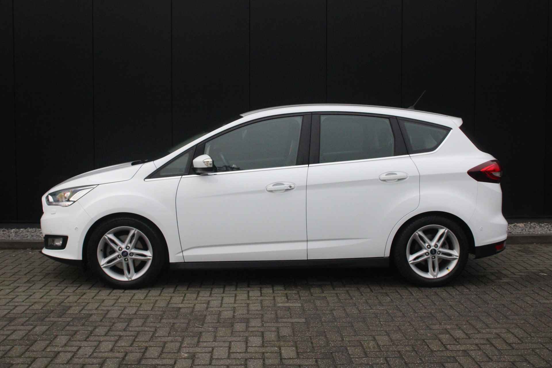 Ford C-MAX 1.5 150pk Titanium | 1500kg trekgewicht | 100% dealer o.h. | Xenon | Trekhaak - 2/28