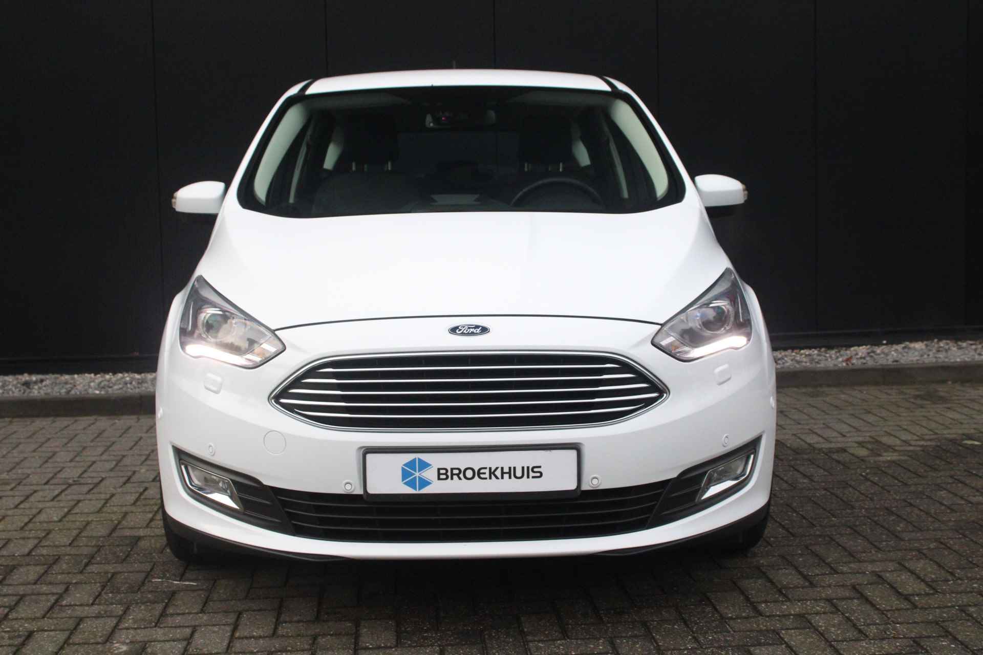 Ford C-MAX 1.5 150pk Titanium | 1500kg trekgewicht | 100% dealer o.h. | Xenon | Trekhaak - 4/28