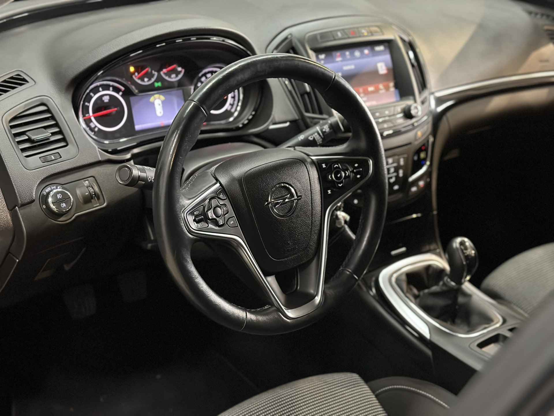 Opel Insignia 1.6 CDTI EcoFLEX Innovation Airco ECC | Xenon | Camera | Trekhaak | Cruise control | Navigatie | Apple Carplay Android Auto | Isofix | - 12/34