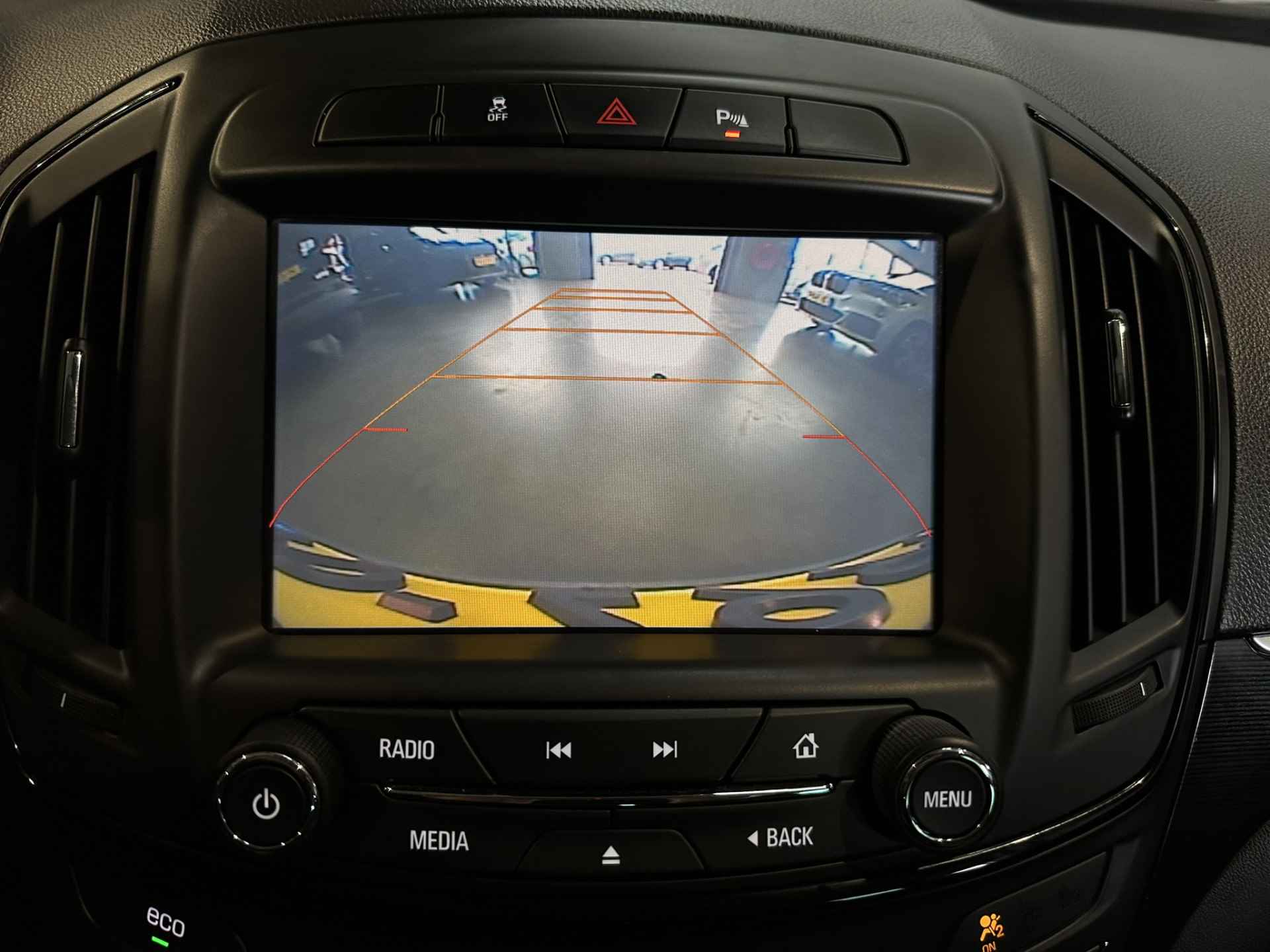 Opel Insignia 1.6 CDTI EcoFLEX Innovation Airco ECC | Xenon | Camera | Trekhaak | Cruise control | Navigatie | Apple Carplay Android Auto | Isofix | - 16/34
