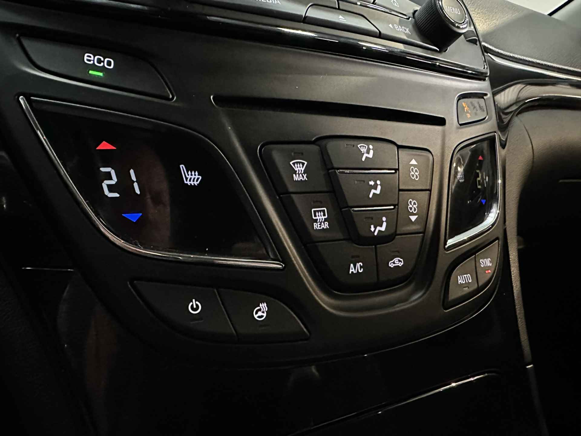 Opel Insignia 1.6 CDTI EcoFLEX Innovation Airco ECC | Xenon | Camera | Trekhaak | Cruise control | Navigatie | Apple Carplay Android Auto | Isofix | - 18/34