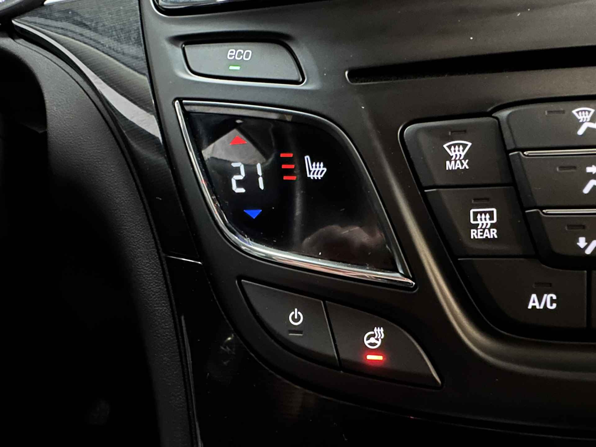 Opel Insignia 1.6 CDTI EcoFLEX Innovation Airco ECC | Xenon | Camera | Trekhaak | Cruise control | Navigatie | Apple Carplay Android Auto | Isofix | - 19/34