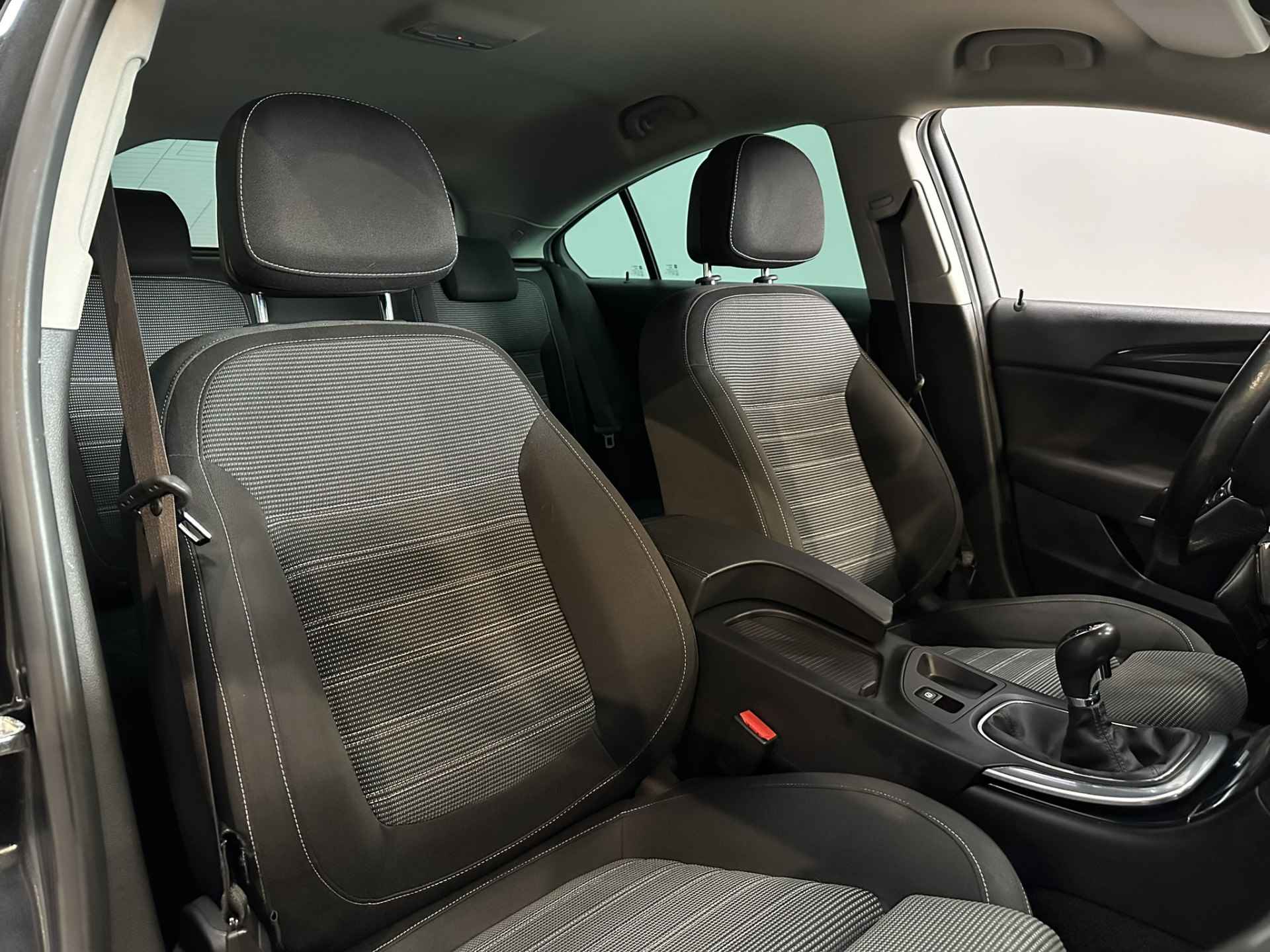 Opel Insignia 1.6 CDTI EcoFLEX Innovation Airco ECC | Xenon | Camera | Trekhaak | Cruise control | Navigatie | Apple Carplay Android Auto | Isofix | - 20/34