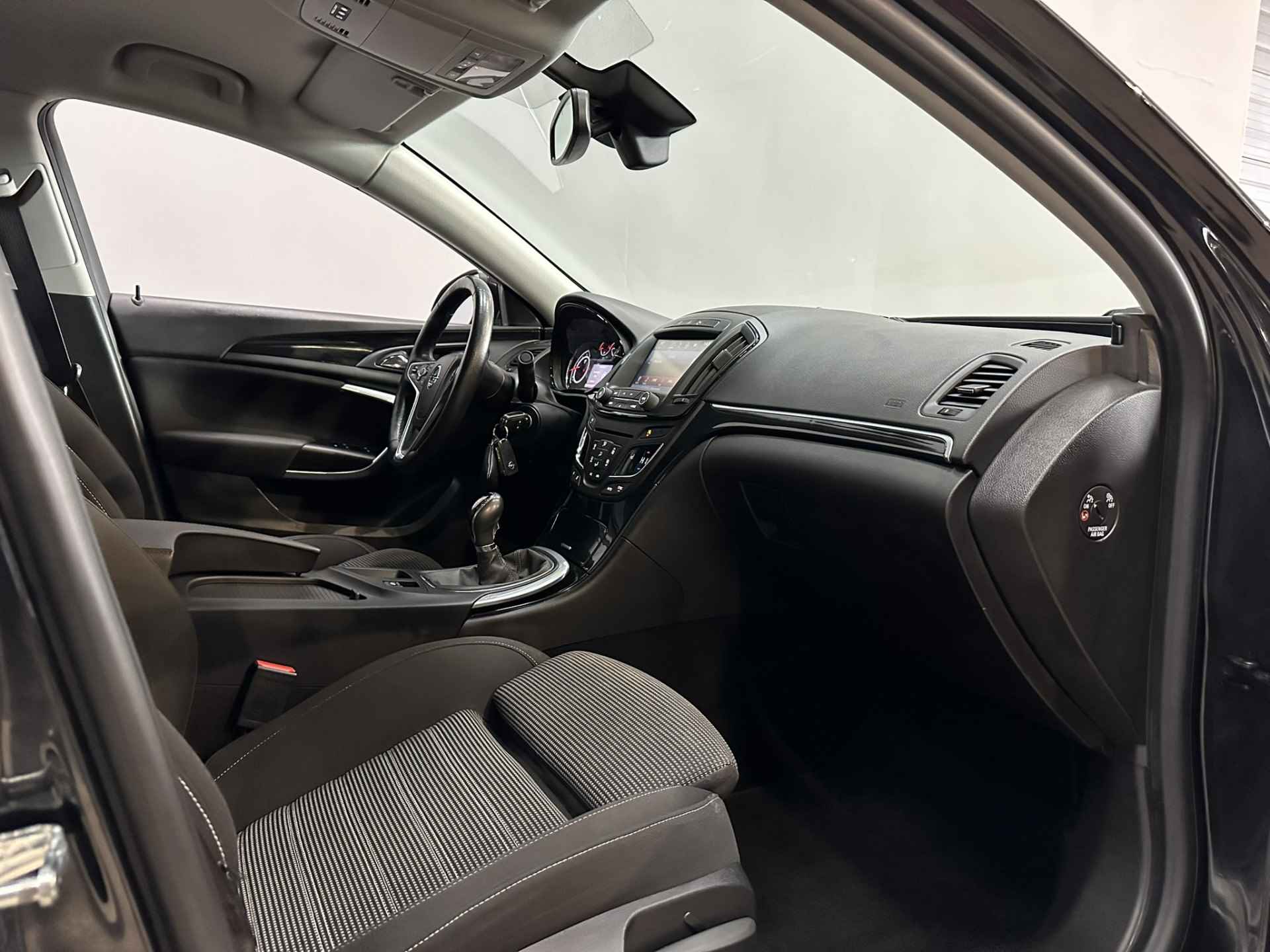 Opel Insignia 1.6 CDTI EcoFLEX Innovation Airco ECC | Xenon | Camera | Trekhaak | Cruise control | Navigatie | Apple Carplay Android Auto | Isofix | - 21/34