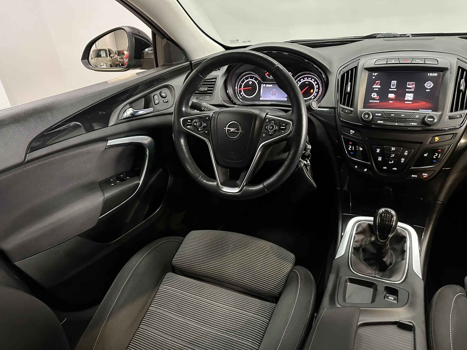 Opel Insignia 1.6 CDTI EcoFLEX Innovation Airco ECC | Xenon | Camera | Trekhaak | Cruise control | Navigatie | Apple Carplay Android Auto | Isofix | - 22/34
