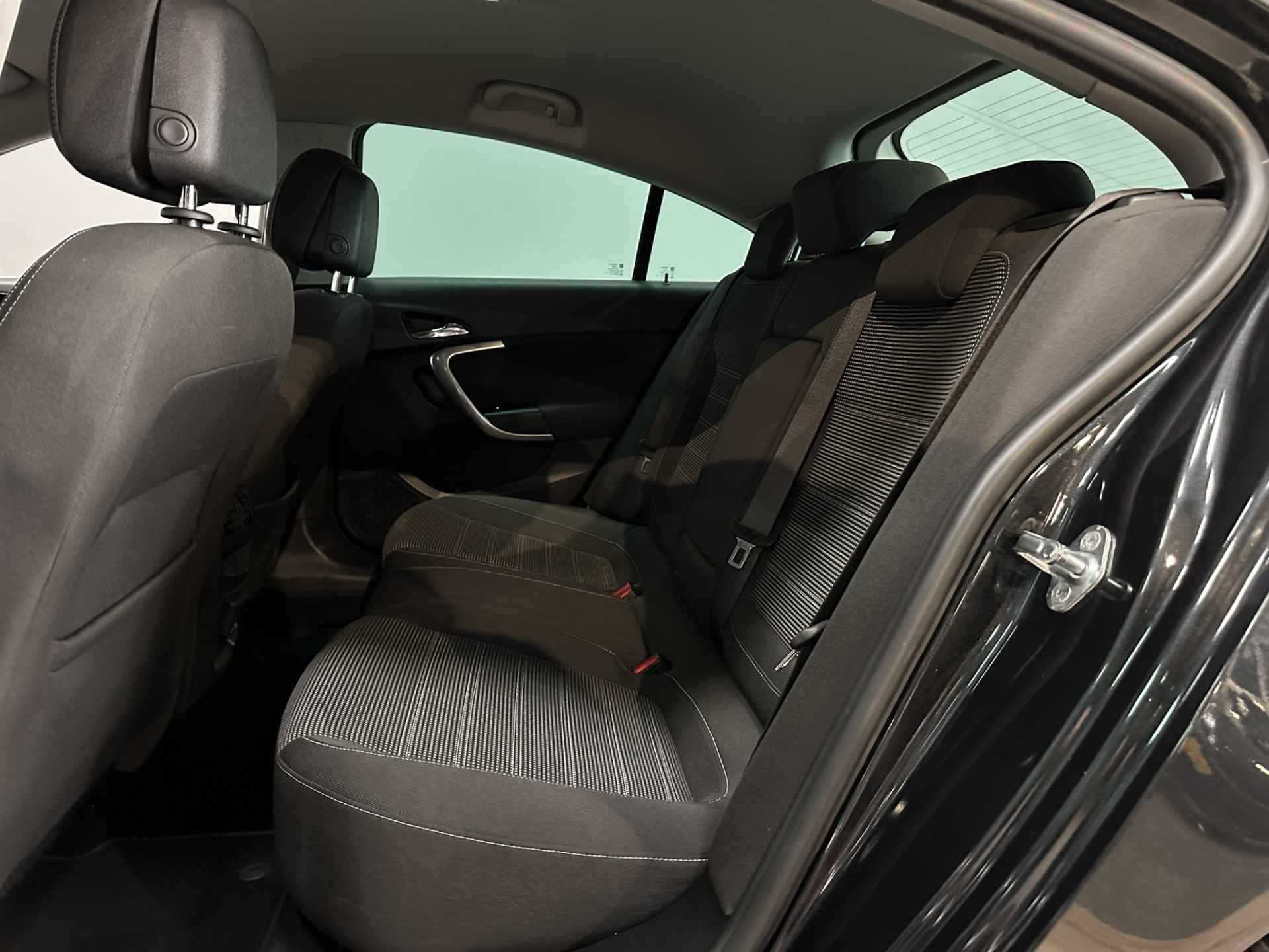 Opel Insignia 1.6 CDTI EcoFLEX Innovation Airco ECC | Xenon | Camera | Trekhaak | Cruise control | Navigatie | Apple Carplay Android Auto | Isofix | - 25/34