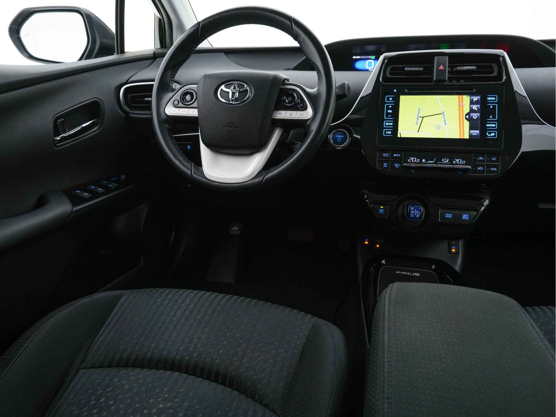 Toyota Prius 1.8 First Edition Aut. *HEAD-UP | ADAPTIVE-CRUISE | FULL-LED | BLINDSPOT | COMFORT-SEATS | KEYLESS | CAMERA | NAVI-FULLMAP | LANE-ASSIST | ECC | 17''ALU * - 7/32