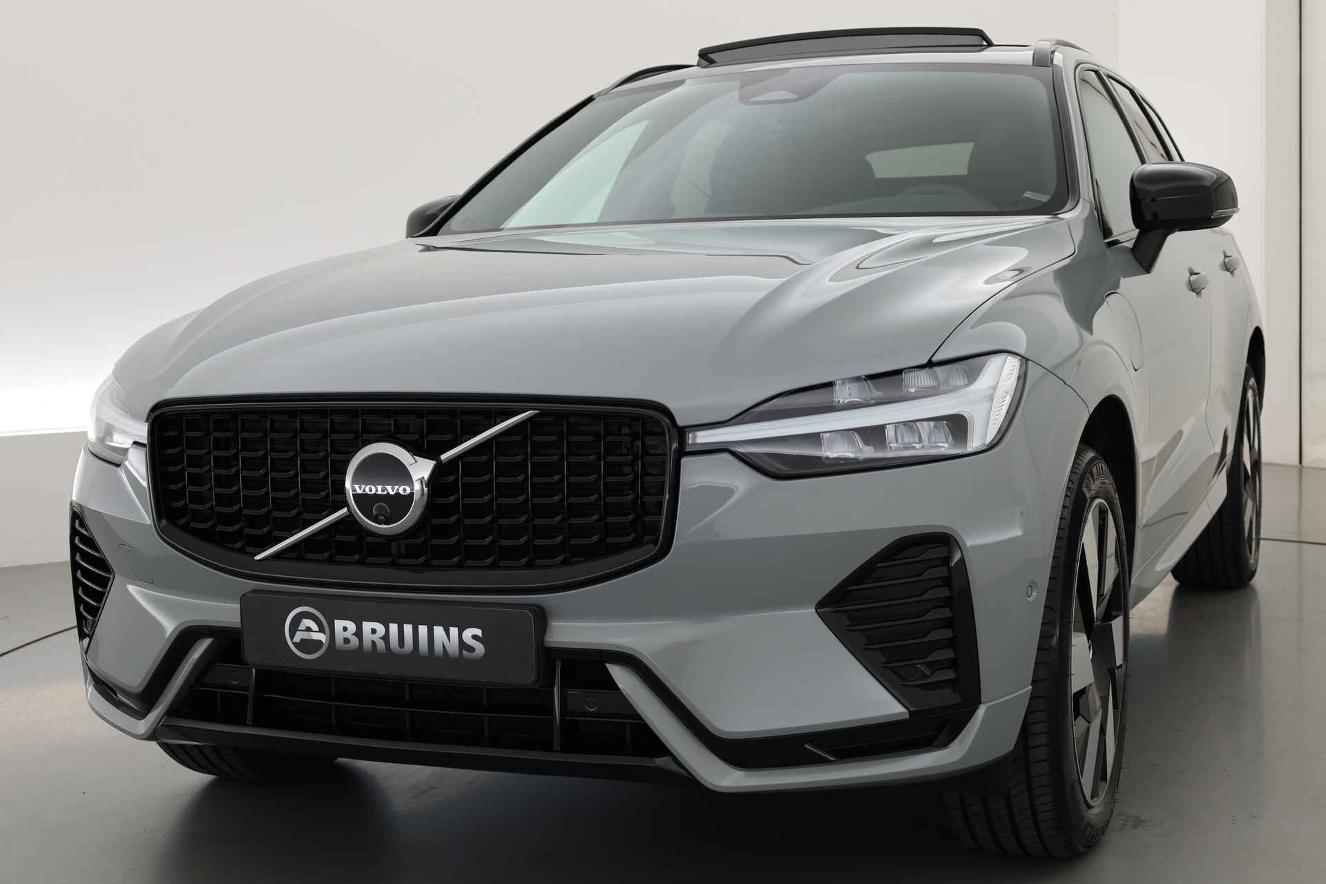 Volvo XC60 2.0 T8 Plug-in hybrid AWD Plus Dark | 360 Cam. | Vooruit, stuur, voorstoel achterbank verwarmd | BLIS | H&K | ACC | - 27/33