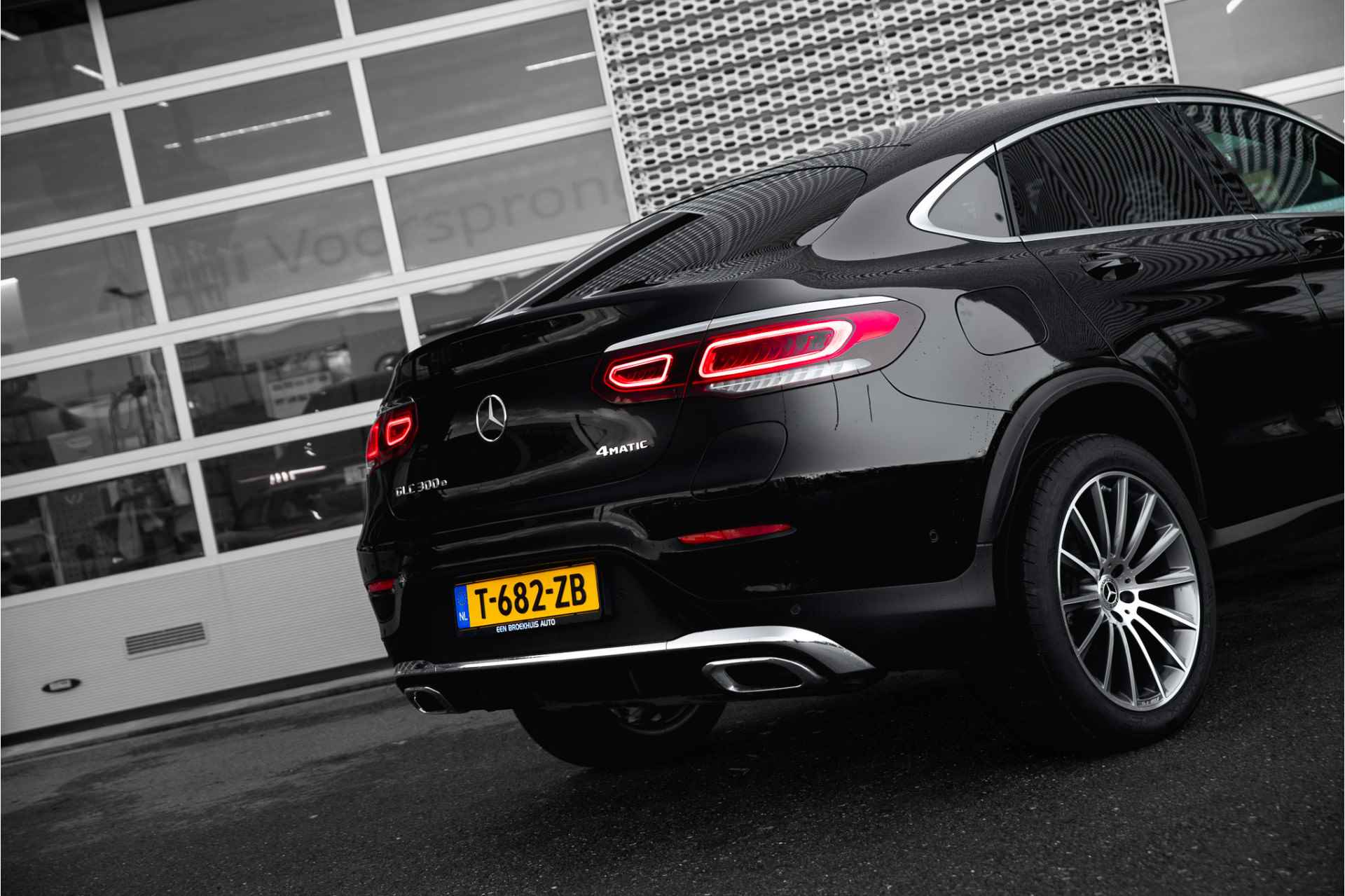 Mercedes-Benz GLC Coupé 300e 4MATIC Business Solution Luxury Amg I Widescreen I Elektr. Trekhaak | Elektr. achterklep | - 16/37