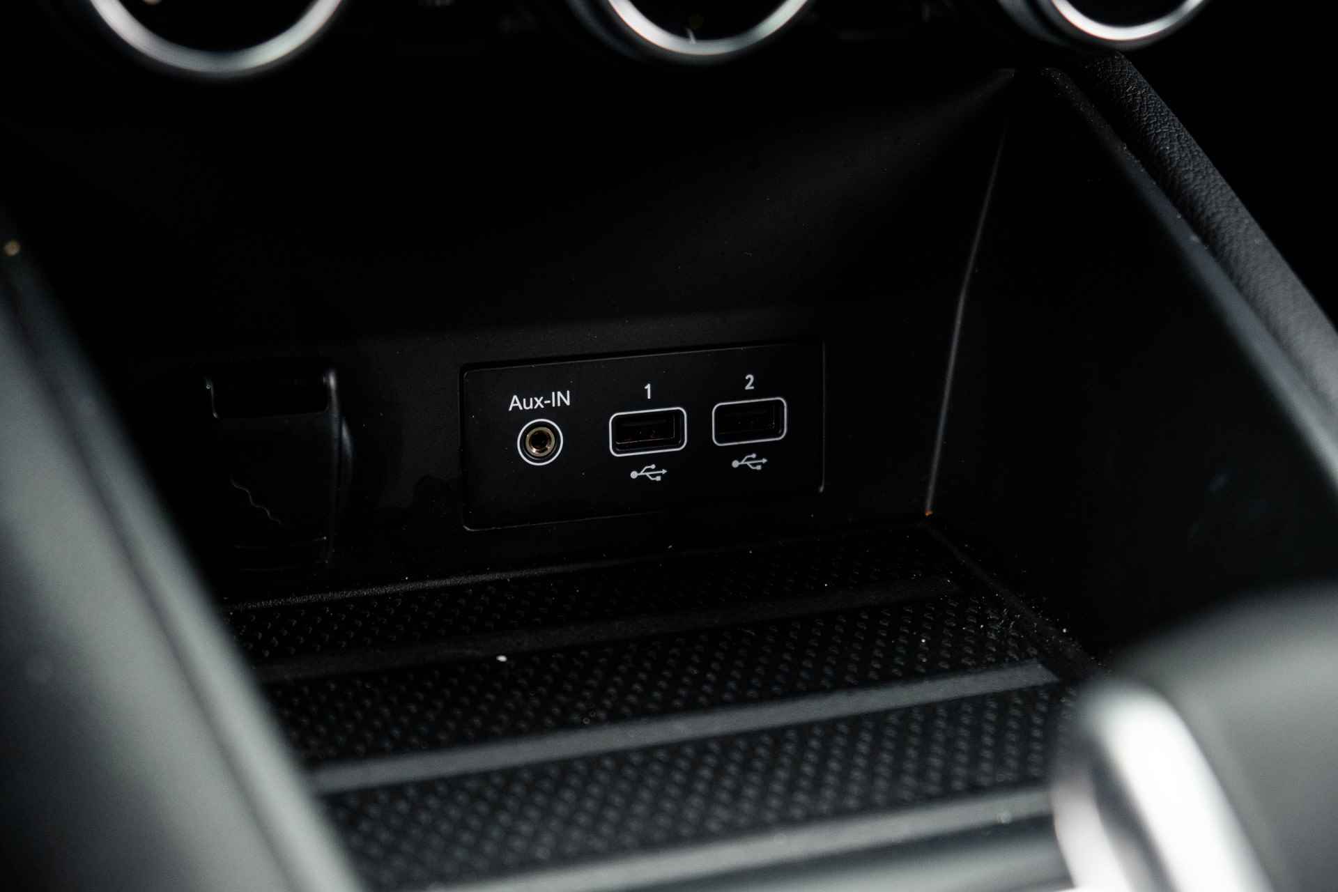 Renault Captur 1.3 TCe 130 AUT Intens Navigatie | Climat Control | Cruise | Camera | Sensoren | incl. Bovag rijklaarpakket met 12 maanden garantie | - 45/57