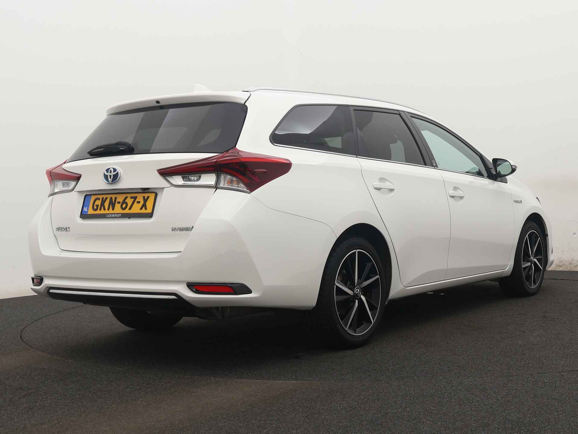 Toyota Auris Touring Sports 1.8 Hybrid Team D. Limited | LM velgen | Stoelverwarming | - 3/42