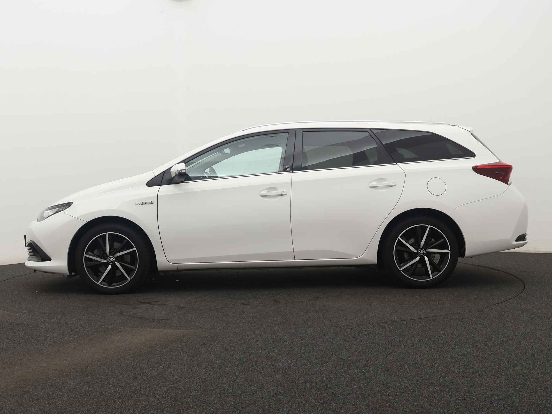 Toyota Auris Touring Sports 1.8 Hybrid Team D. Limited | LM velgen | Stoelverwarming | - 4/42