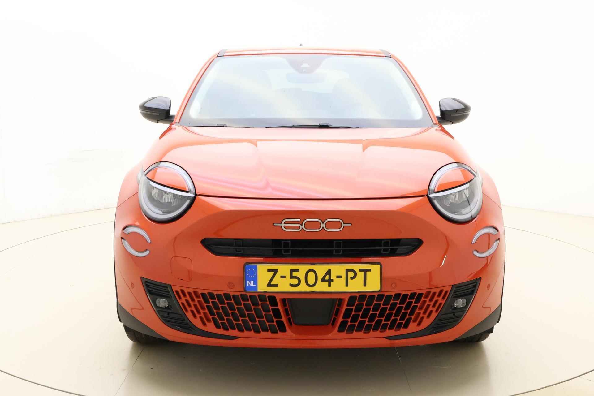 Fiat 600e La Prima 54 kWh | Lederen bekleding | LED koplampen | Navigatie | Adaptieve cruise control | Stoelverwarming - 7/41