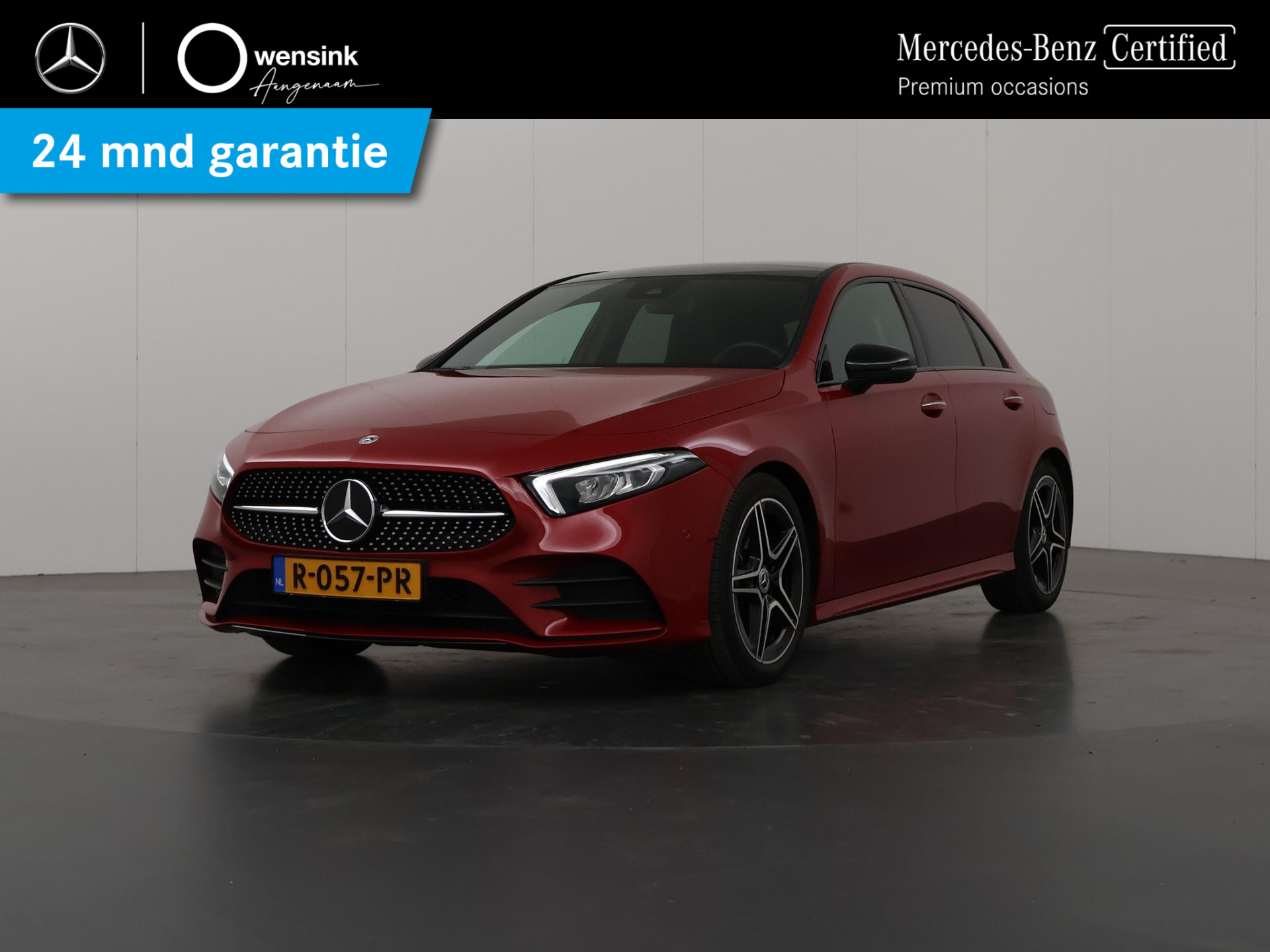 Mercedes-Benz A-klasse 180 AMG Line | Panoramadak | Achteruitrijcamera | Lederen bekleding | Stoelverwarming | Sfeerverlichting |