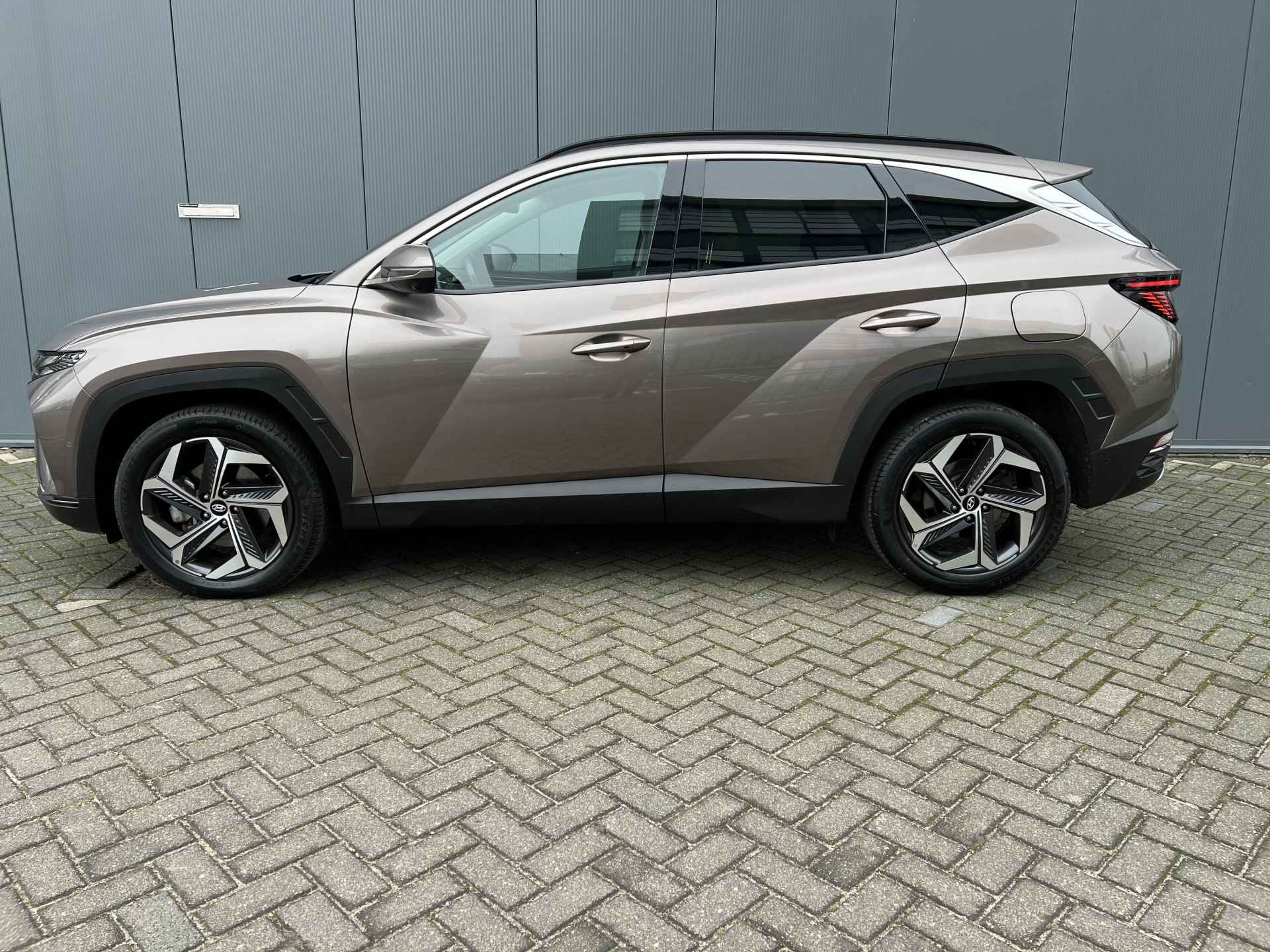 Hyundai Tucson 1.6 T-GDI HEV 230pk | Elektrische achterklep | Stoelventilatie | Leder | Adaptive cruise controle | Bestuurdersstoel met geheuge - 3/38