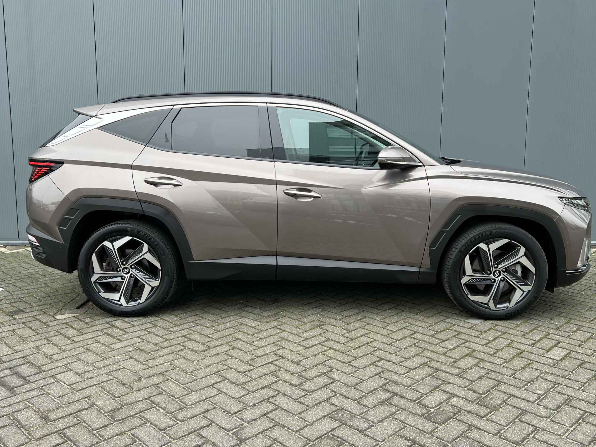 Hyundai Tucson 1.6 T-GDI HEV 230pk | Elektrische achterklep | Stoelventilatie | Leder | Adaptive cruise controle | Bestuurdersstoel met geheuge - 4/38