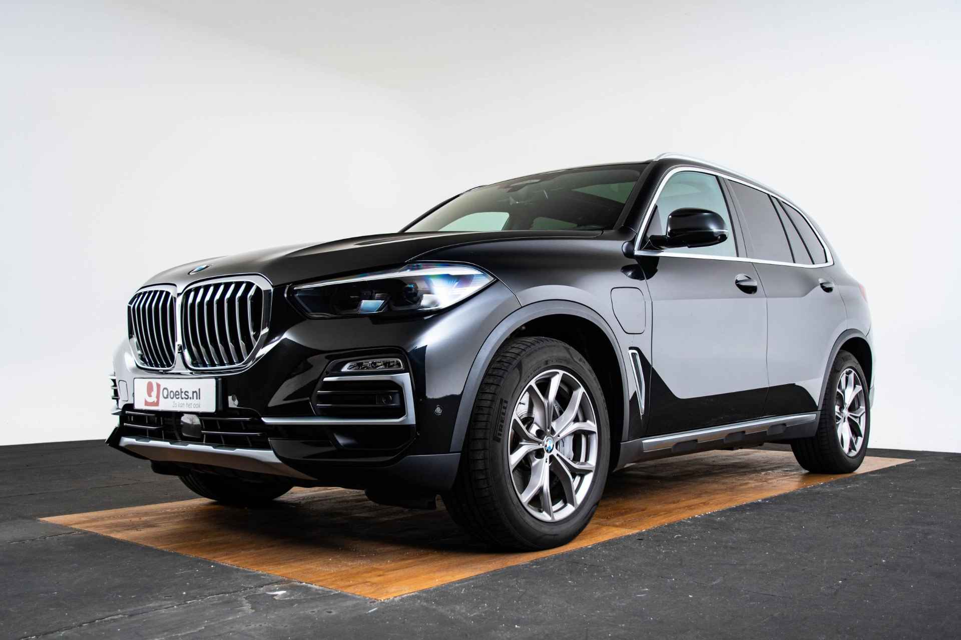 BMW X5 xDrive45e High Executive xLine - Bowers & Wilkins - Panoramadak - Driving Assistant Professional - Parking Assistant Plus - Active Steering - Privacy Glas - Ambiance verlichting - 50/63