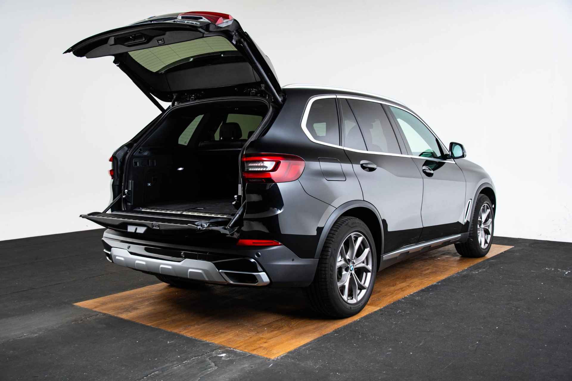 BMW X5 xDrive45e High Executive xLine - Bowers & Wilkins - Panoramadak - Driving Assistant Professional - Parking Assistant Plus - Active Steering - Privacy Glas - Ambiance verlichting - 58/63