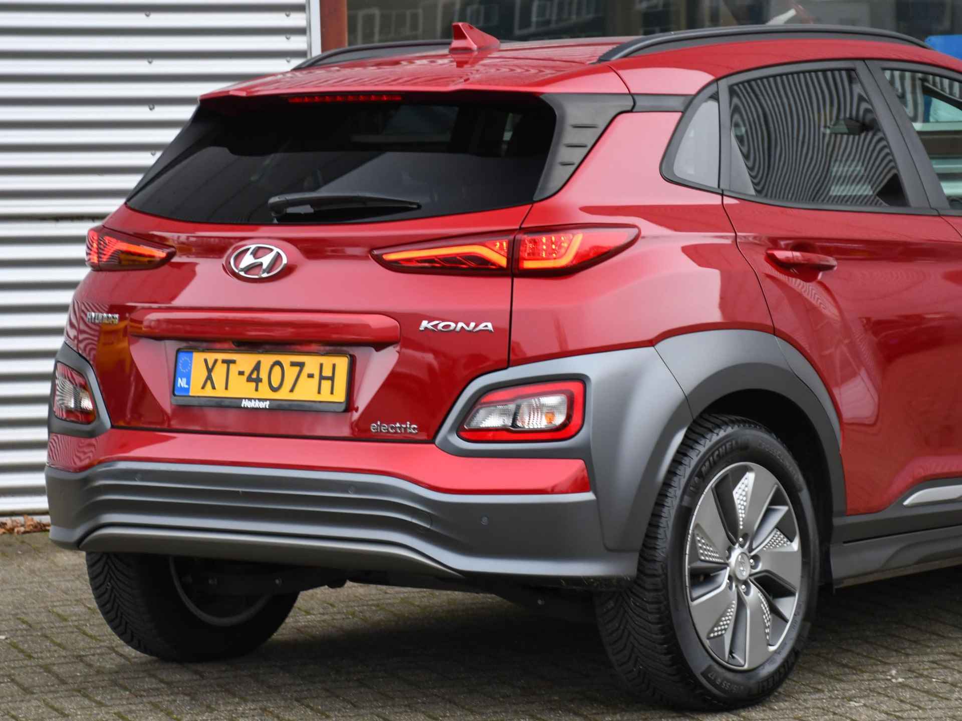 Hyundai Kona EV Premium 64 kWh 204pk Automaat LEDER | 17''LM | DAB | DODE HOEK | STOELVERW. + VERKOELING | KRELL | HUD - 5/38