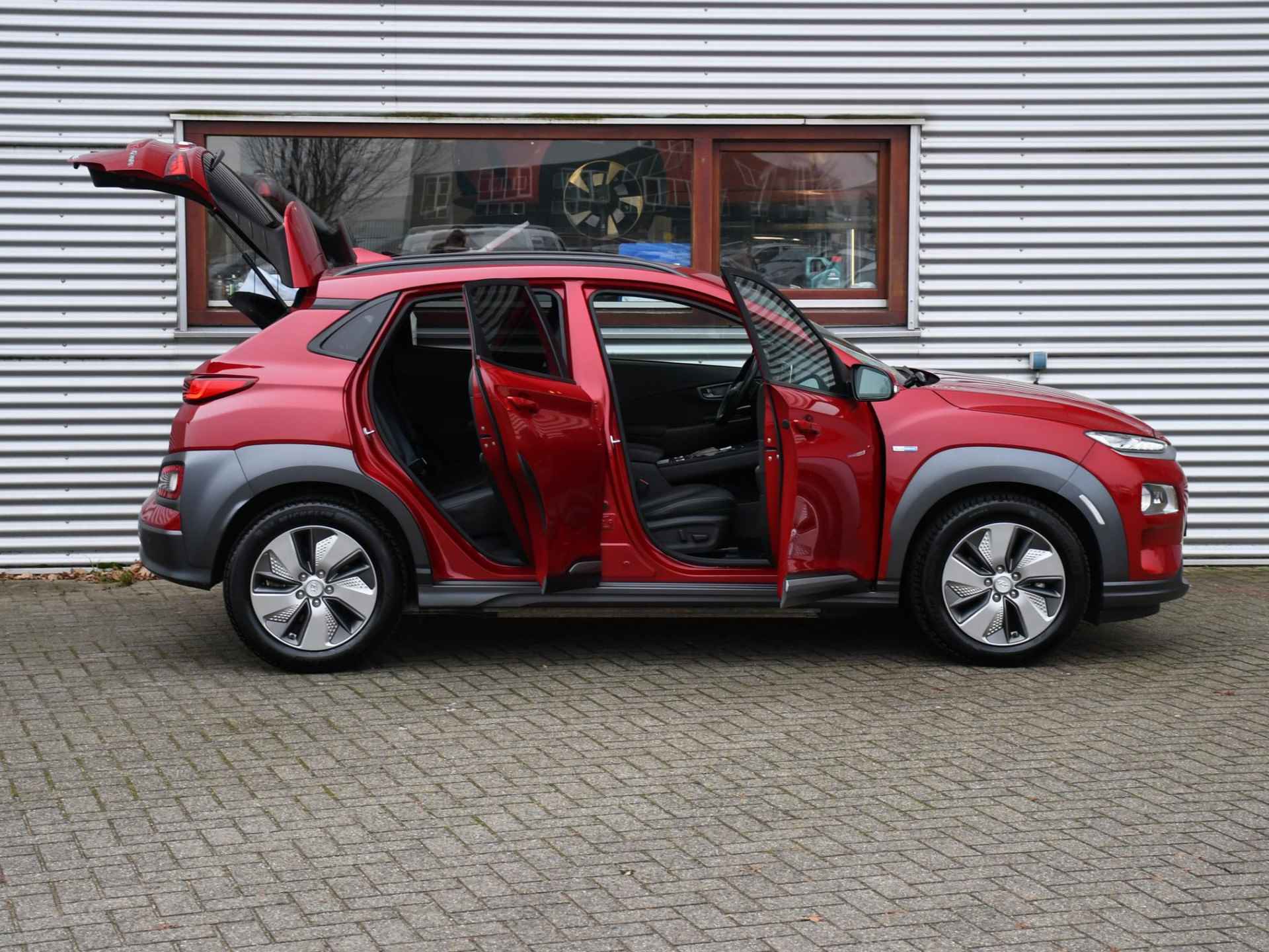 Hyundai Kona EV Premium 64 kWh 204pk Automaat LEDER | 17''LM | DAB | DODE HOEK | STOELVERW. + VERKOELING | KRELL | HUD - 36/38