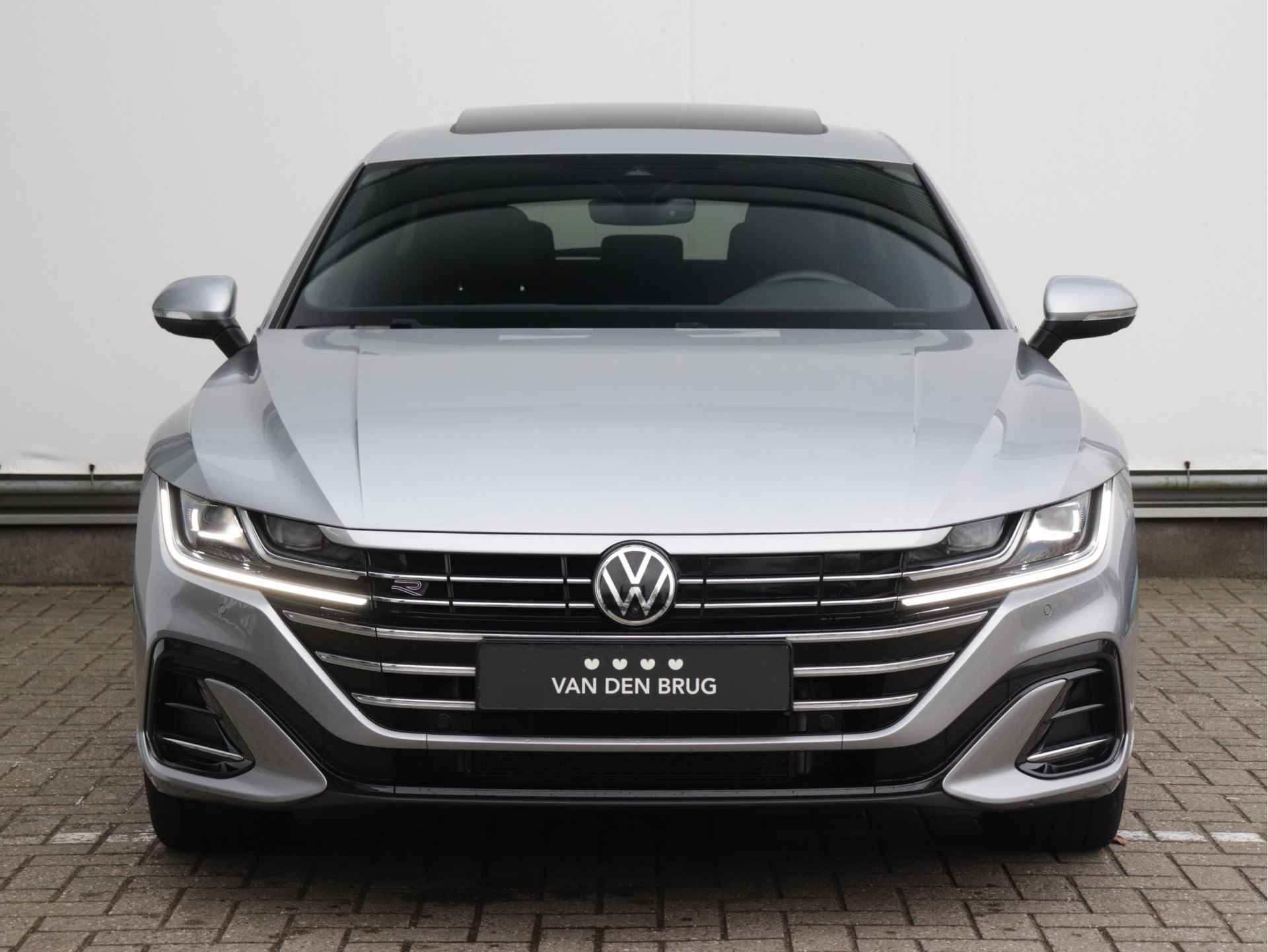 Volkswagen Arteon Shooting Brake 1.4 TSI eHybrid R-Line | Panoramadak | Trekhaak | Dynamic chassis | 360° camera | Navi 'Pro' | Stoelverwarming V+A | Dodehoekdetectie | Verlengde garantie tot 06-07-2026 of eerder 100.000km - 4/87