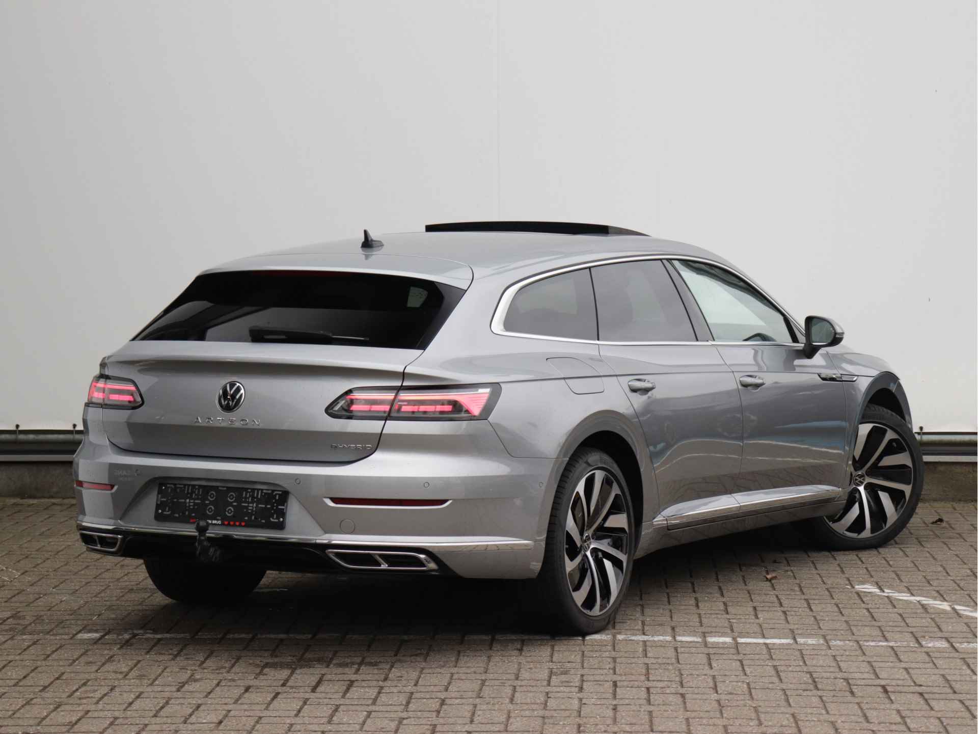 Volkswagen Arteon Shooting Brake 1.4 TSI eHybrid R-Line | Panoramadak | Trekhaak | Dynamic chassis | 360° camera | Navi 'Pro' | Stoelverwarming V+A | Dodehoekdetectie | Verlengde garantie tot 06-07-2026 of eerder 100.000km - 5/87