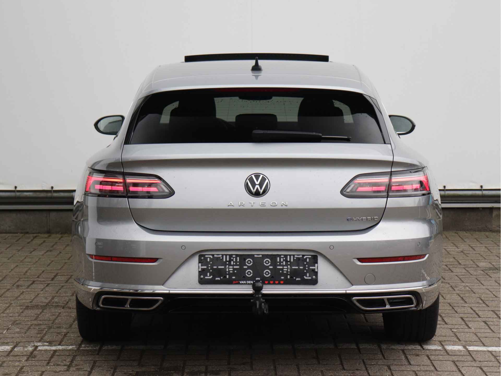 Volkswagen Arteon Shooting Brake 1.4 TSI eHybrid R-Line | Panoramadak | Trekhaak | Dynamic chassis | 360° camera | Navi 'Pro' | Stoelverwarming V+A | Dodehoekdetectie | Verlengde garantie tot 06-07-2026 of eerder 100.000km - 6/87