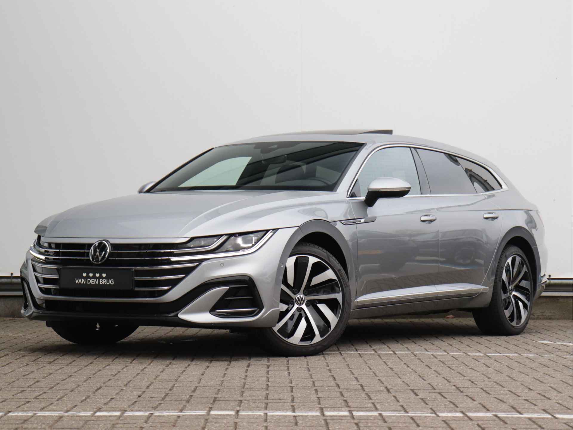 Volkswagen Arteon Shooting Brake 1.4 TSI eHybrid R-Line | Panoramadak | Trekhaak | Dynamic chassis | 360° camera | Navi 'Pro' | Stoelverwarming V+A | Dodehoekdetectie | Verlengde garantie tot 06-07-2026 of eerder 100.000km - 29/87