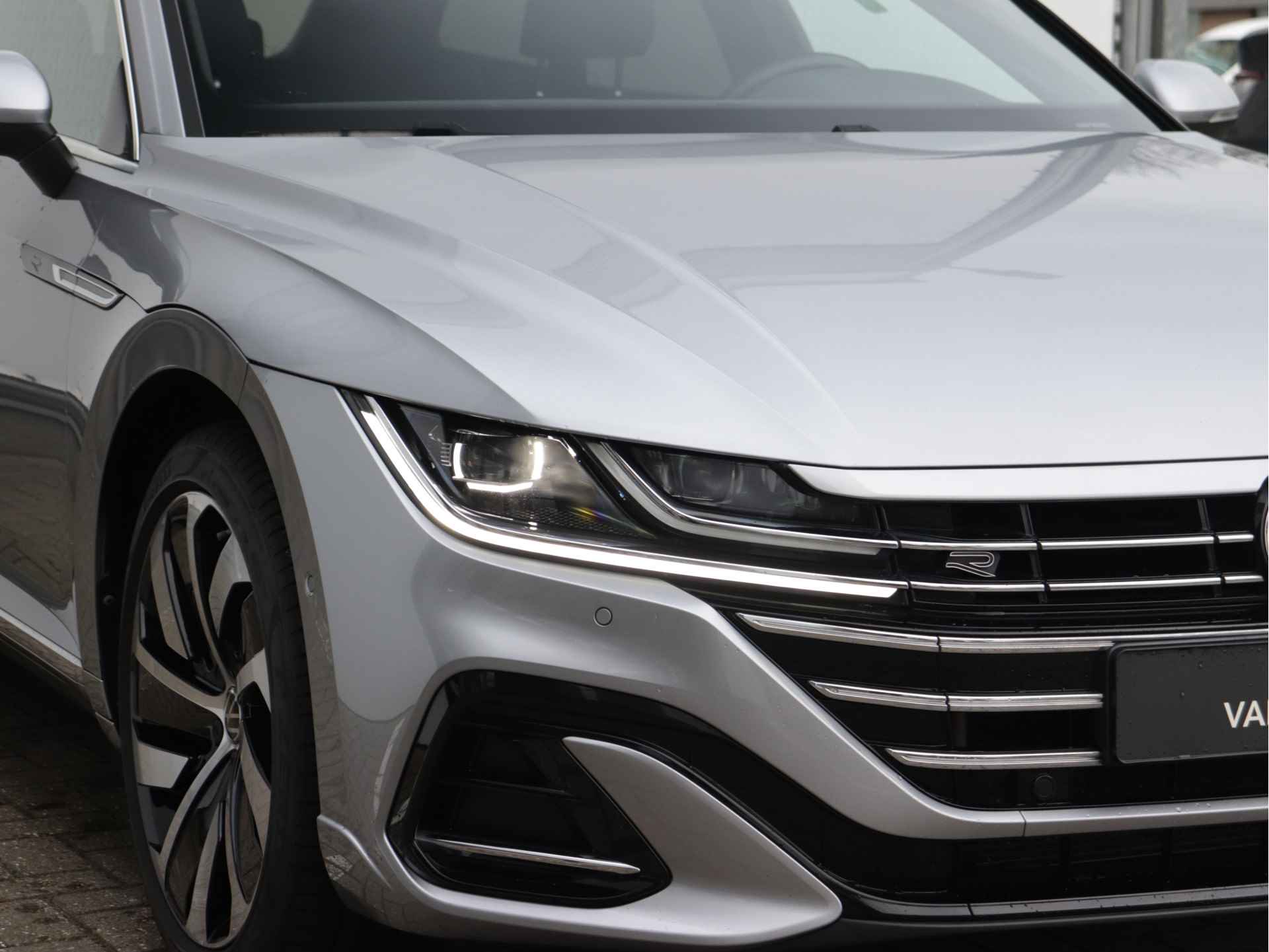 Volkswagen Arteon Shooting Brake 1.4 TSI eHybrid R-Line | Panoramadak | Trekhaak | Dynamic chassis | 360° camera | Navi 'Pro' | Stoelverwarming V+A | Dodehoekdetectie | Verlengde garantie tot 06-07-2026 of eerder 100.000km - 49/87