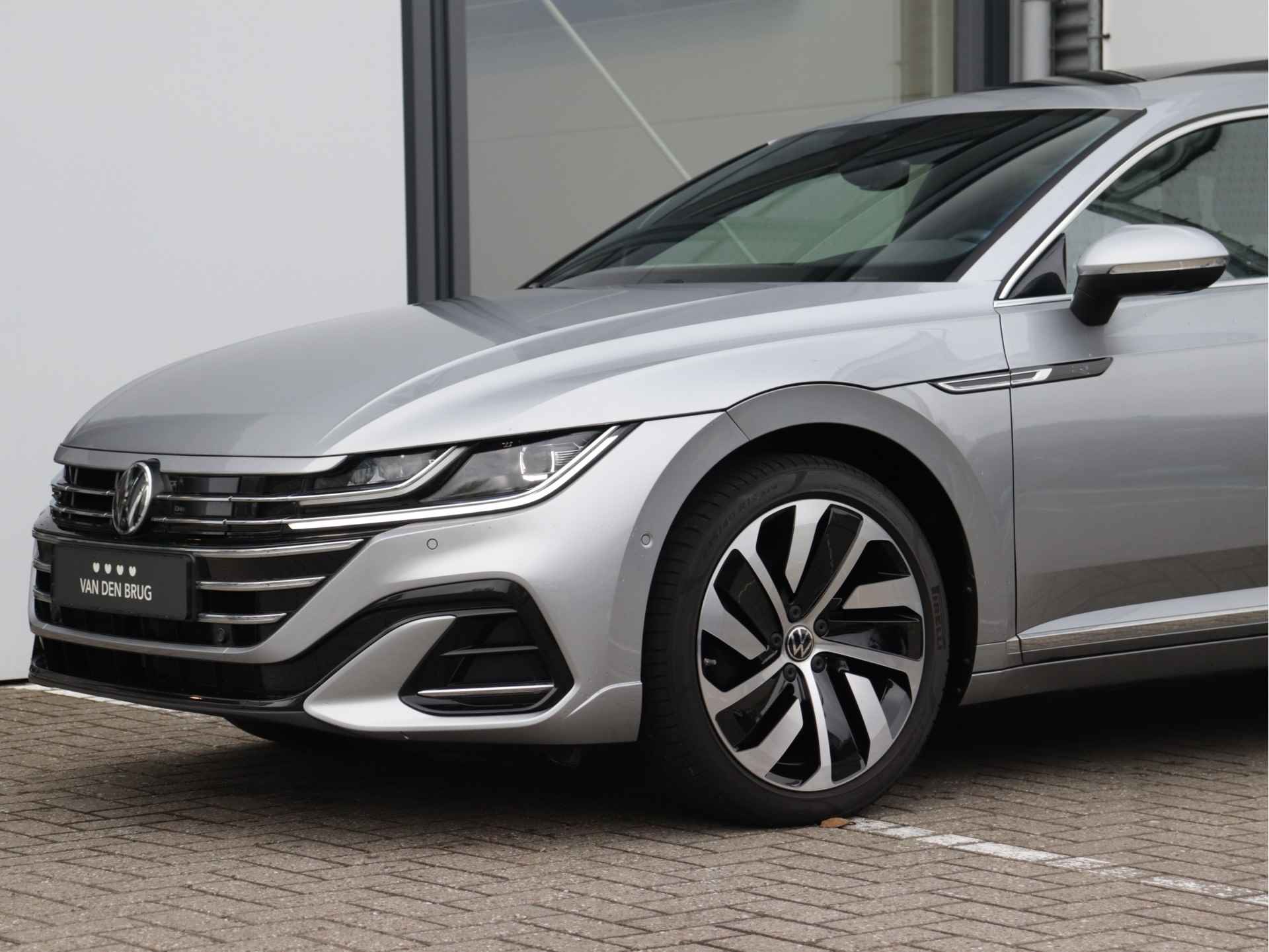 Volkswagen Arteon Shooting Brake 1.4 TSI eHybrid R-Line | Panoramadak | Trekhaak | Dynamic chassis | 360° camera | Navi 'Pro' | Stoelverwarming V+A | Dodehoekdetectie | Verlengde garantie tot 06-07-2026 of eerder 100.000km - 53/87