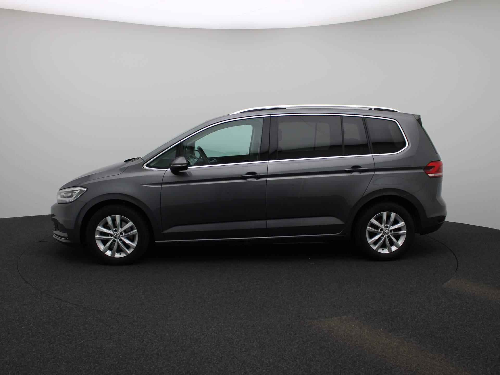 Volkswagen Touran 1.0 TSI Highline 7p | 7 Persoons | Panoramadak | Adaptieve Cruise | Apple Carplay / Android Auto | Led-Koplampen | Navigatie | Climate Control | - 4/36