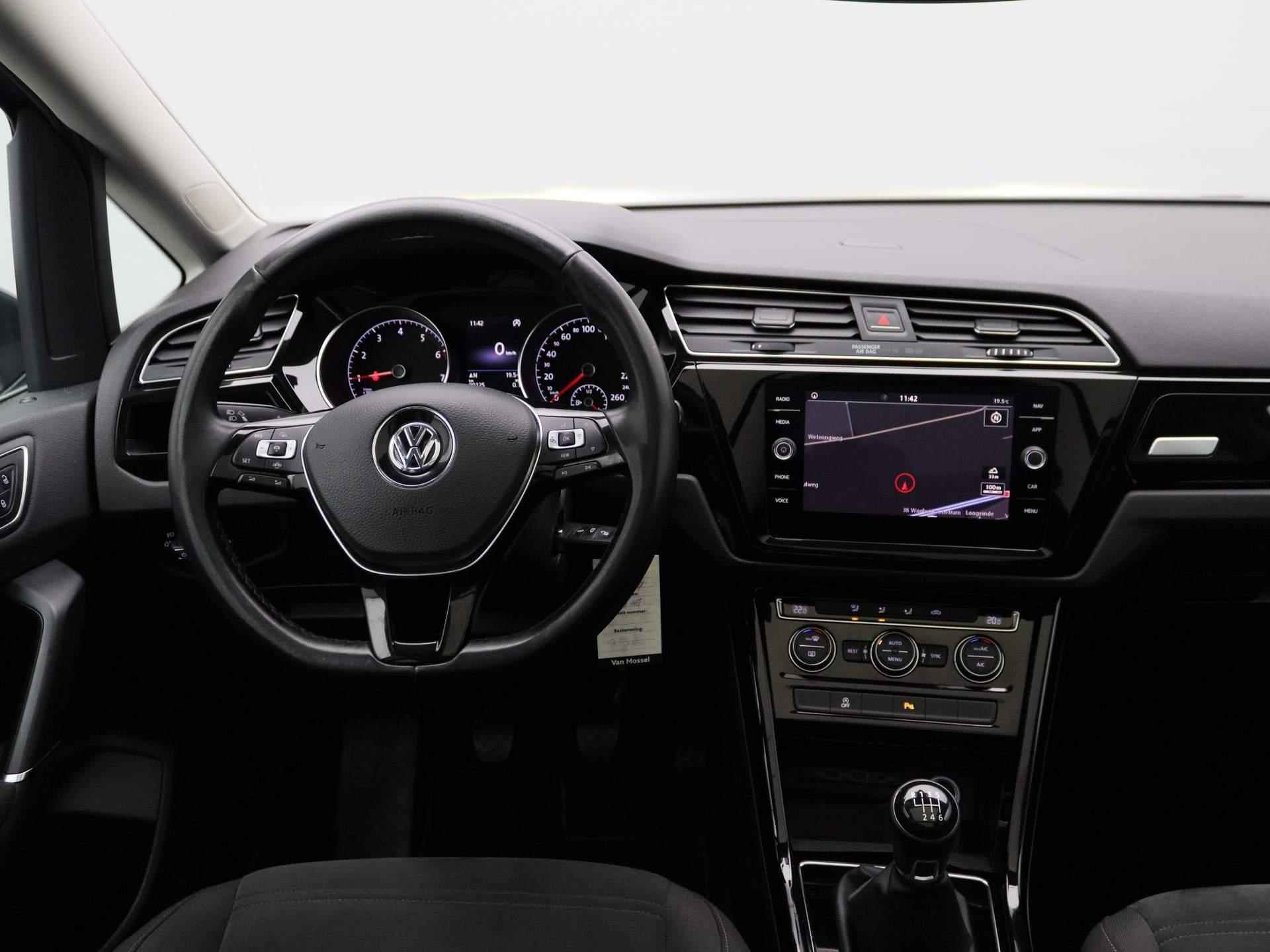 Volkswagen Touran 1.0 TSI Highline 7p | 7 Persoons | Panoramadak | Adaptieve Cruise | Apple Carplay / Android Auto | Led-Koplampen | Navigatie | Climate Control | - 7/36