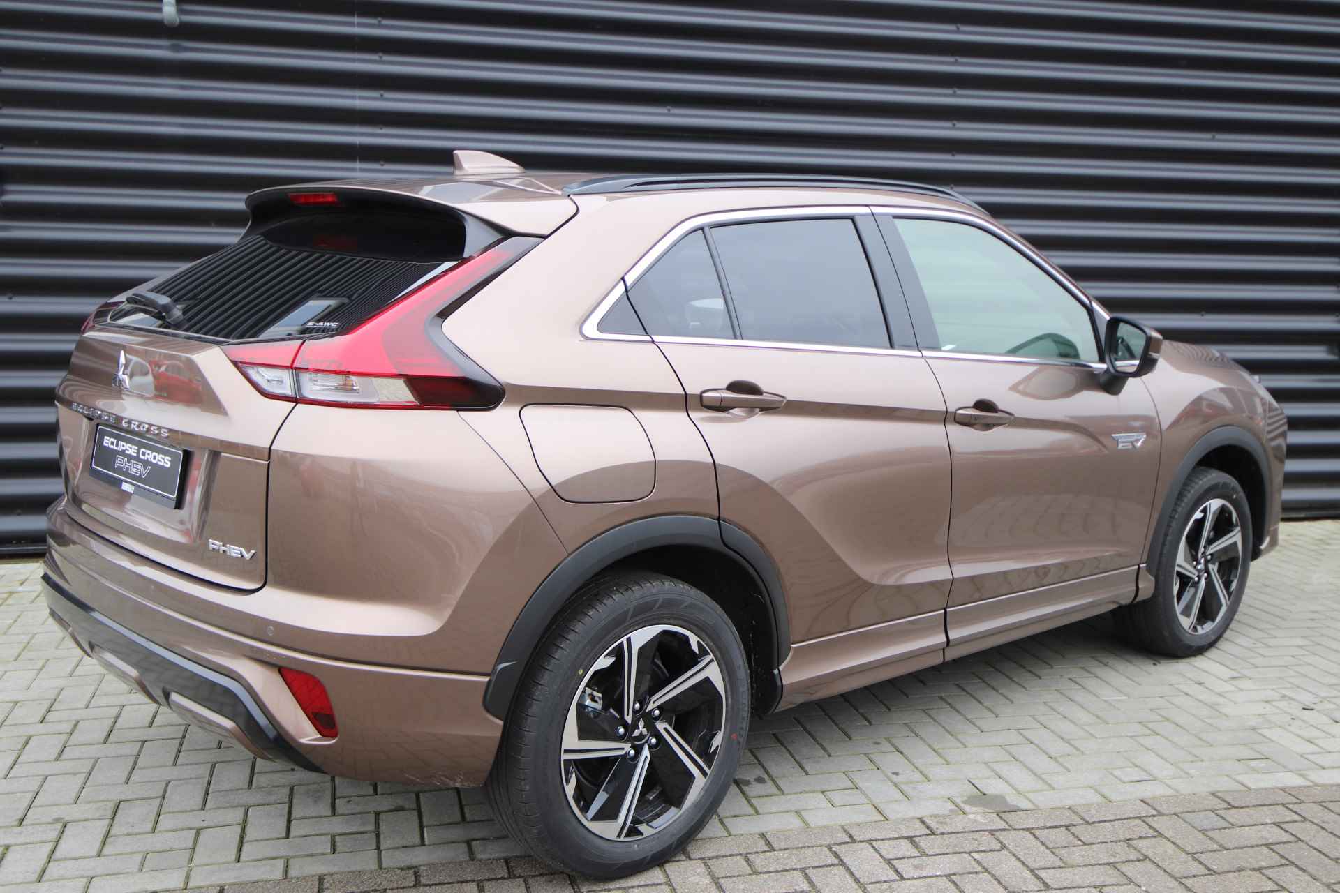 Mitsubishi Eclipse Cross 2.4 PHEV Executive NIEUW, New Bronze € 8.887,- Voordeel! - 2/67