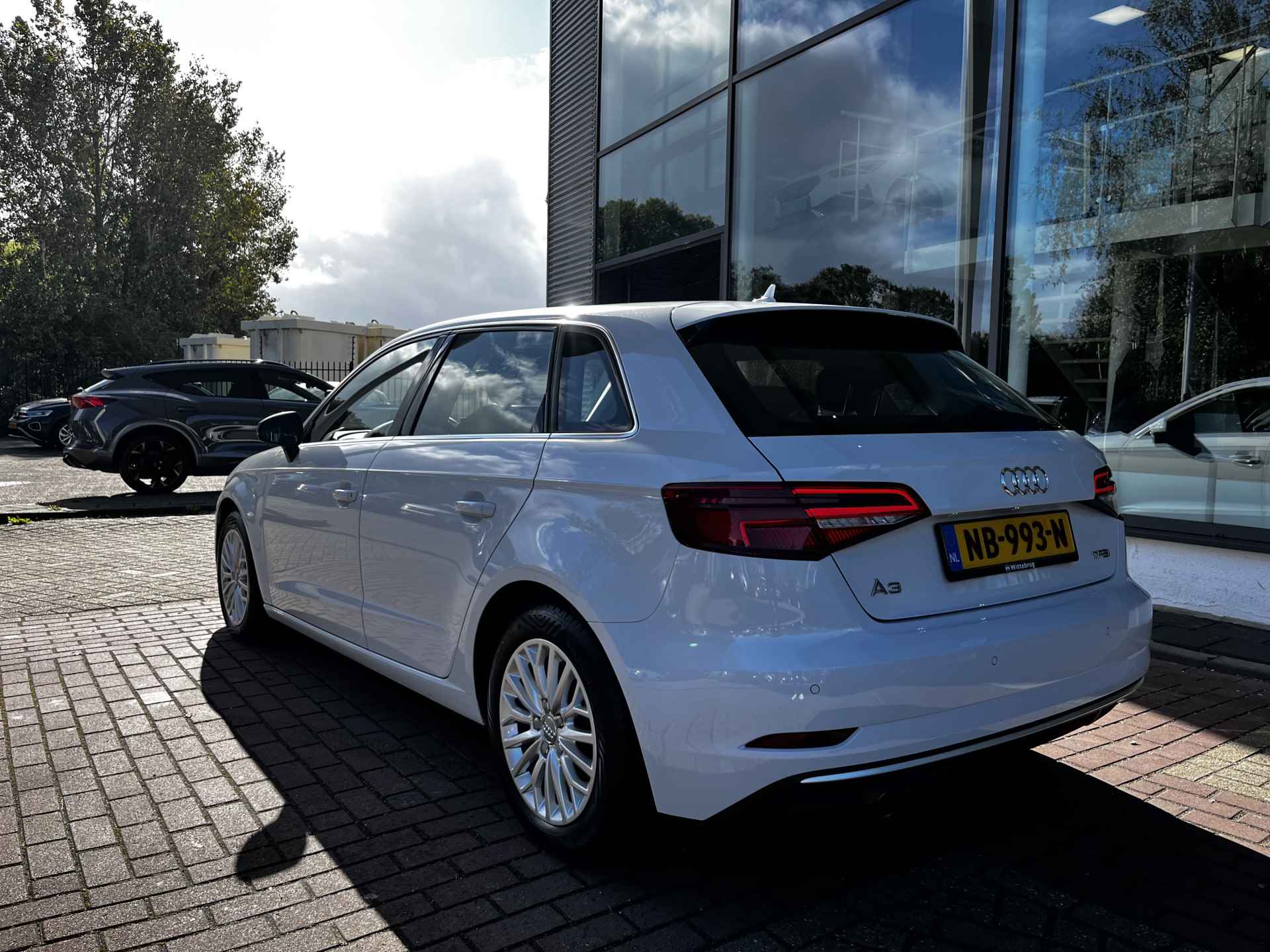 Audi A3 Sportback 1.0 TFSI Sport Lease Edition AUT/ Sportint./ Clima / Navi / PDC / 17 lmv - 8/27